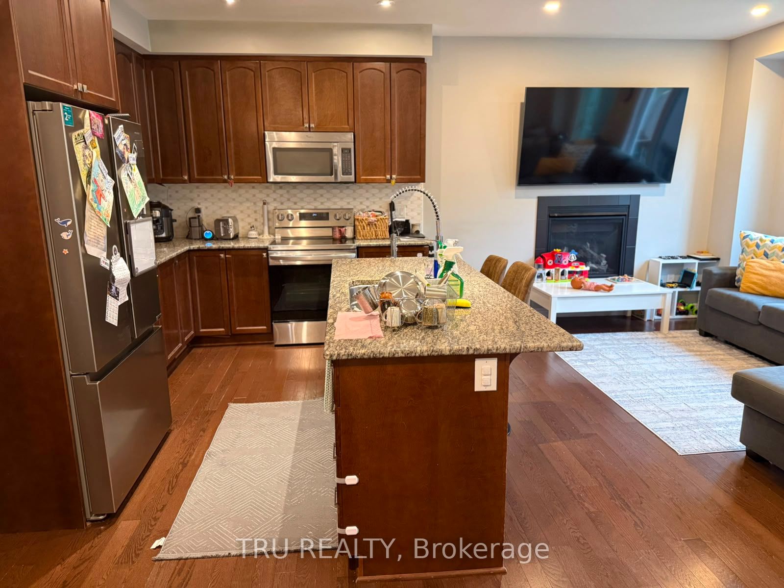 222 Fergus Crescent Property Photo 16