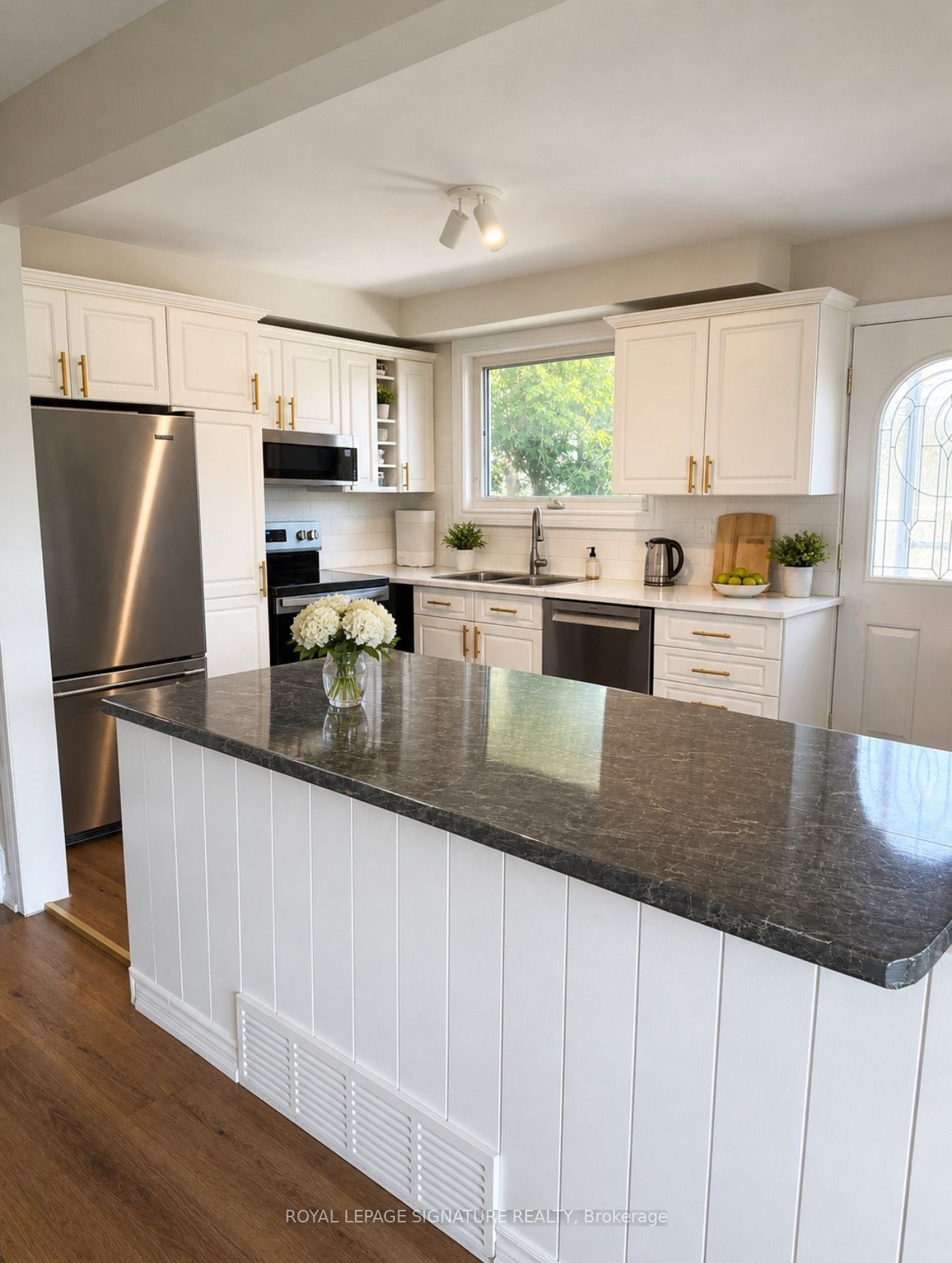 66 Victor Boulevard Property Photo 2