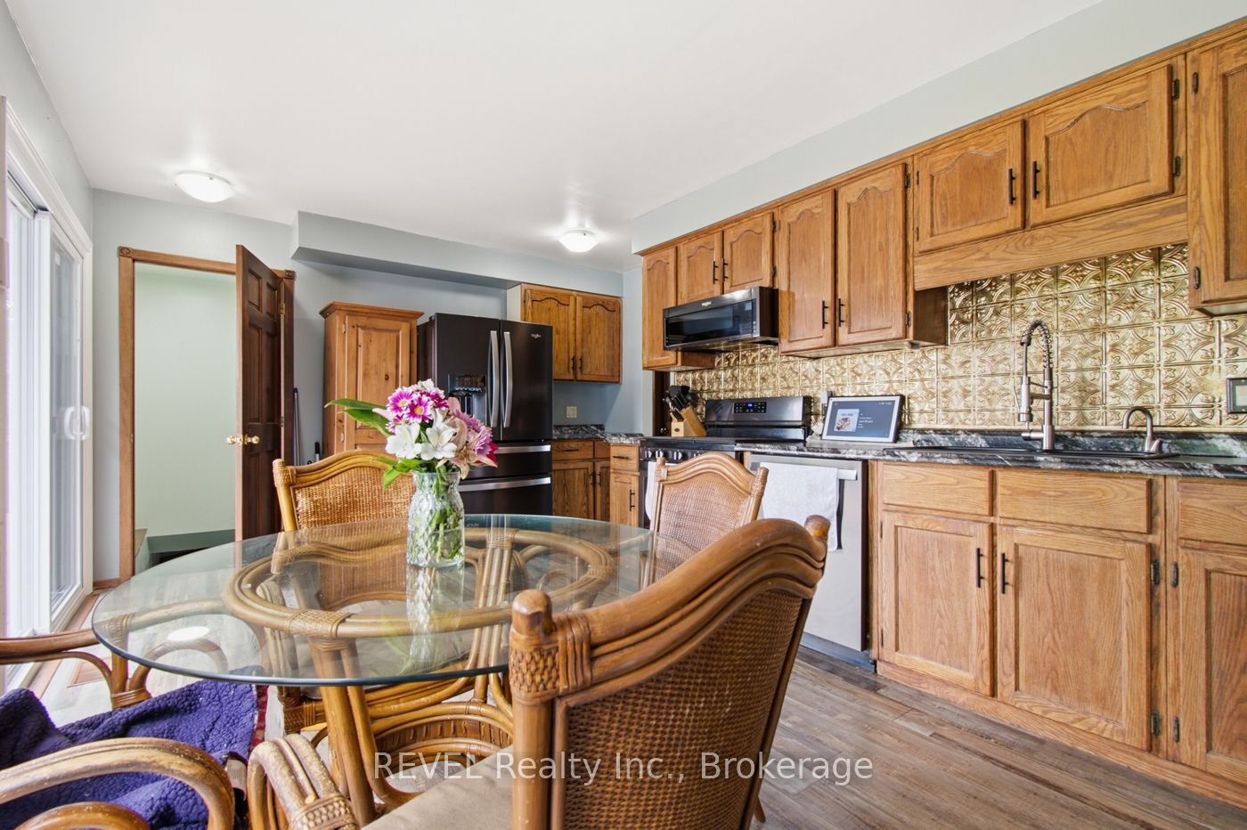 2203 Stevensville Road Property Photo 6