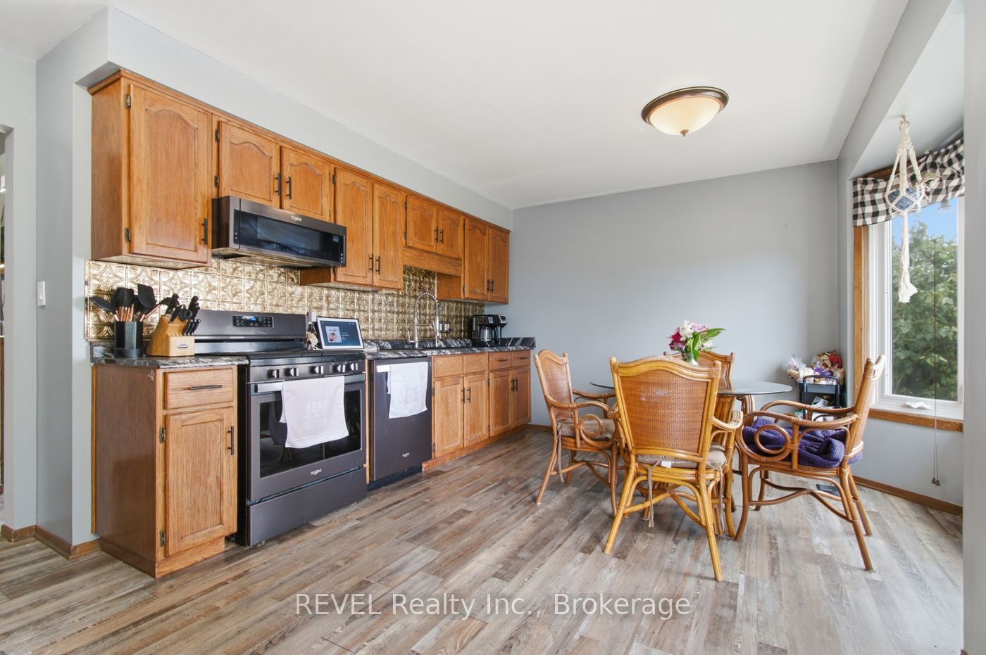 2203 Stevensville Road Property Photo 7