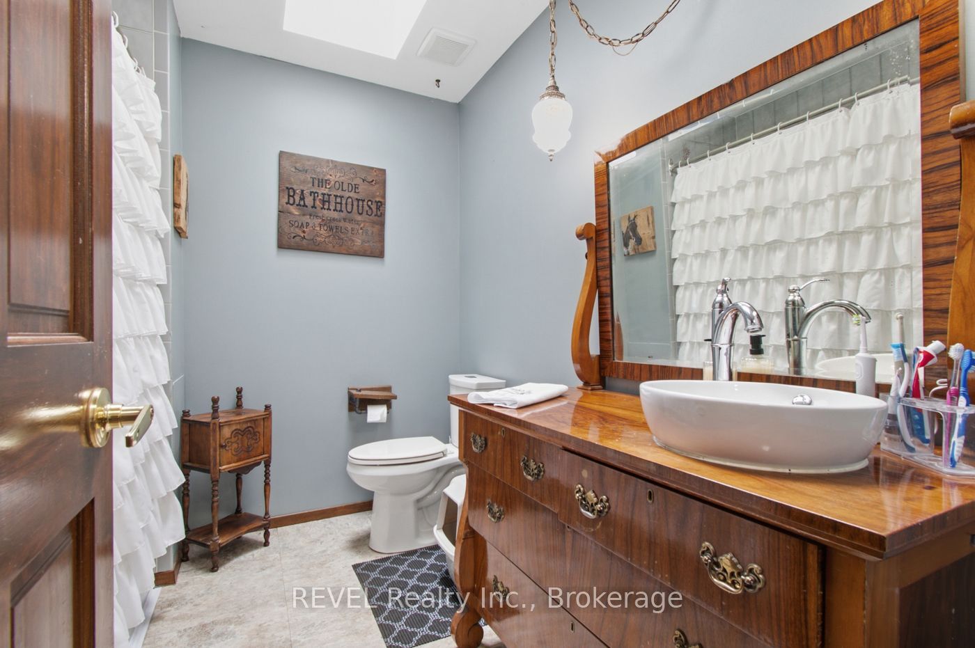 2203 Stevensville Road Property Photo 15