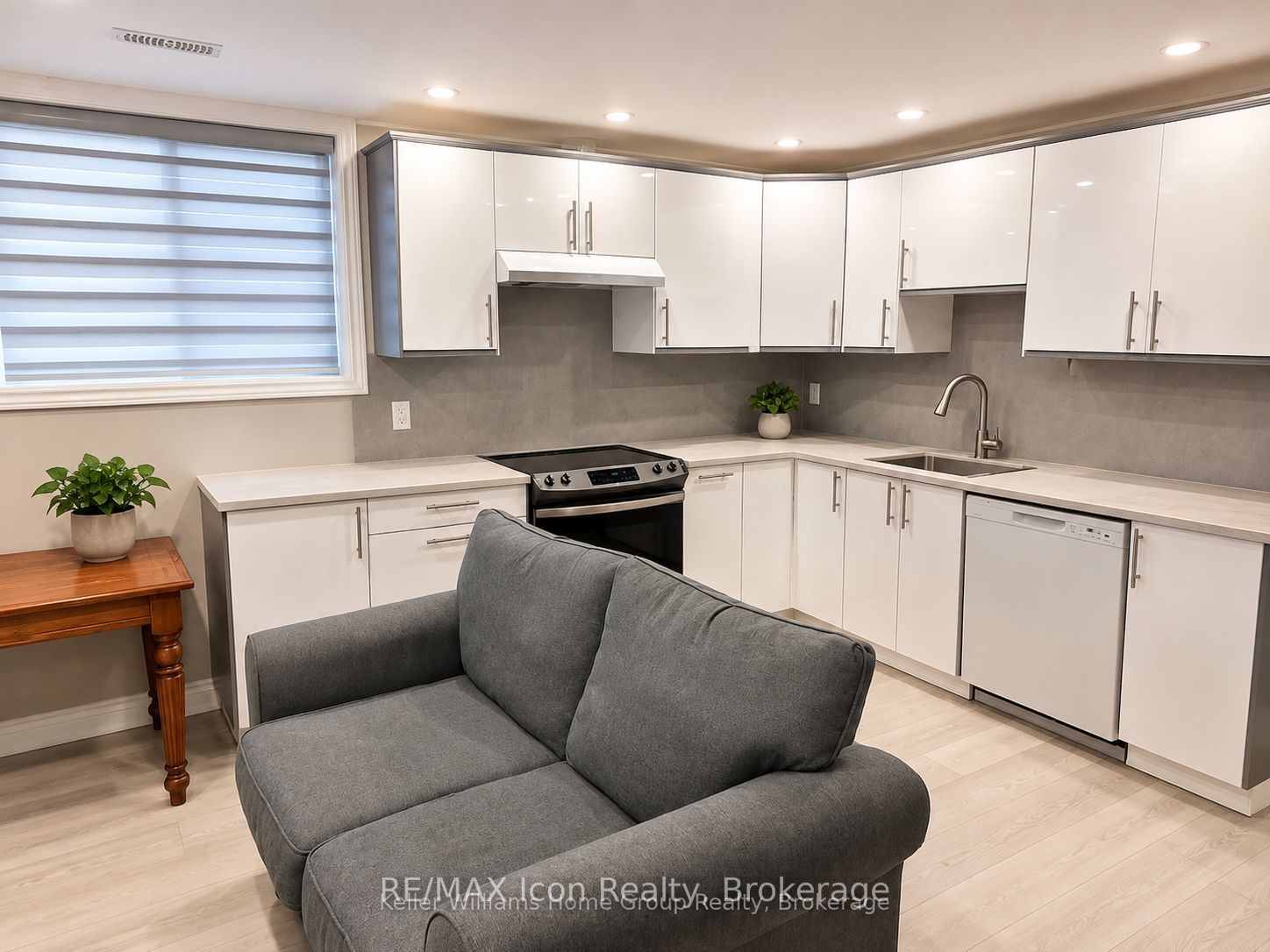 165 Rockcliffe Drive B Property Photo 1
