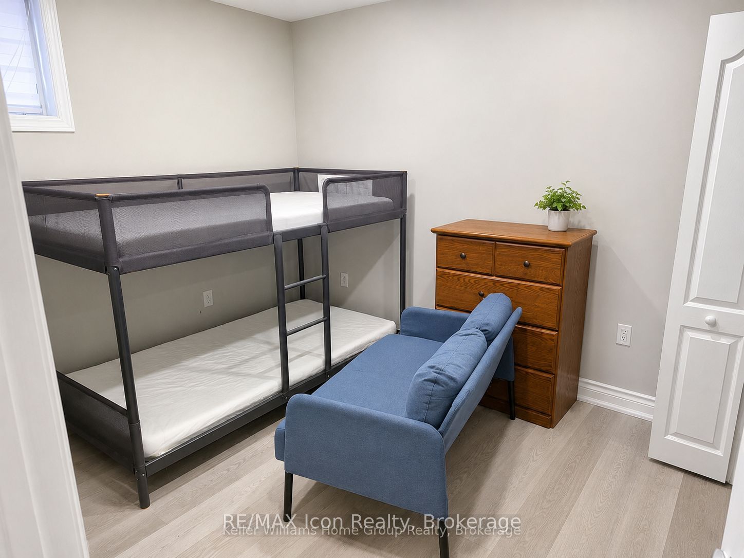 165 Rockcliffe Drive B Property Photo 2