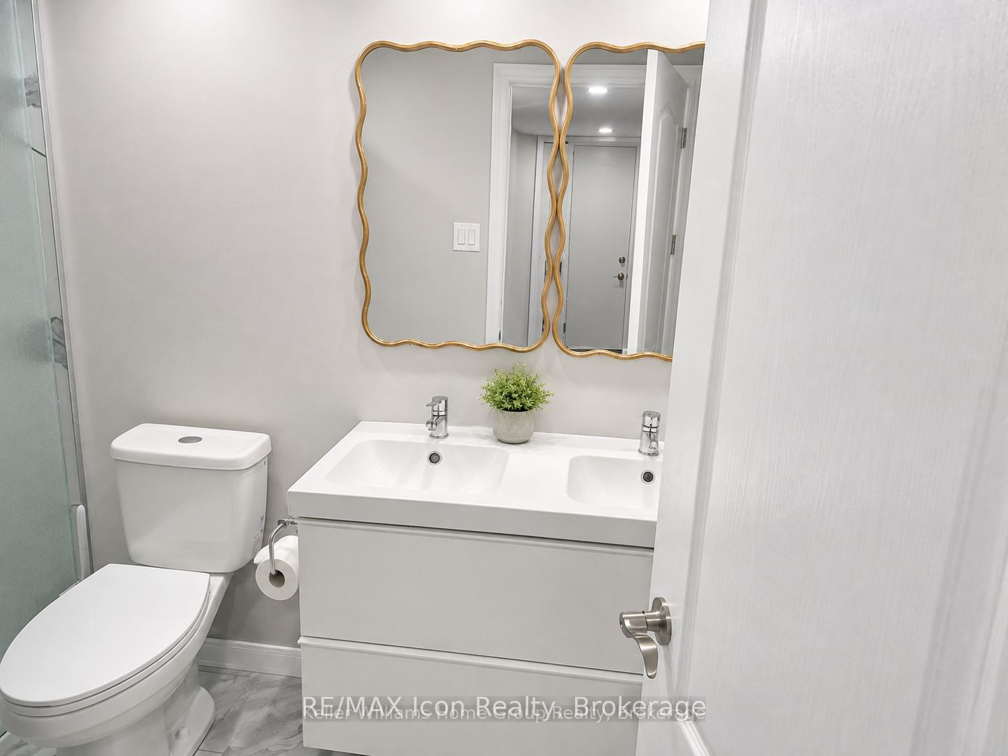 165 Rockcliffe Drive B Property Photo 5