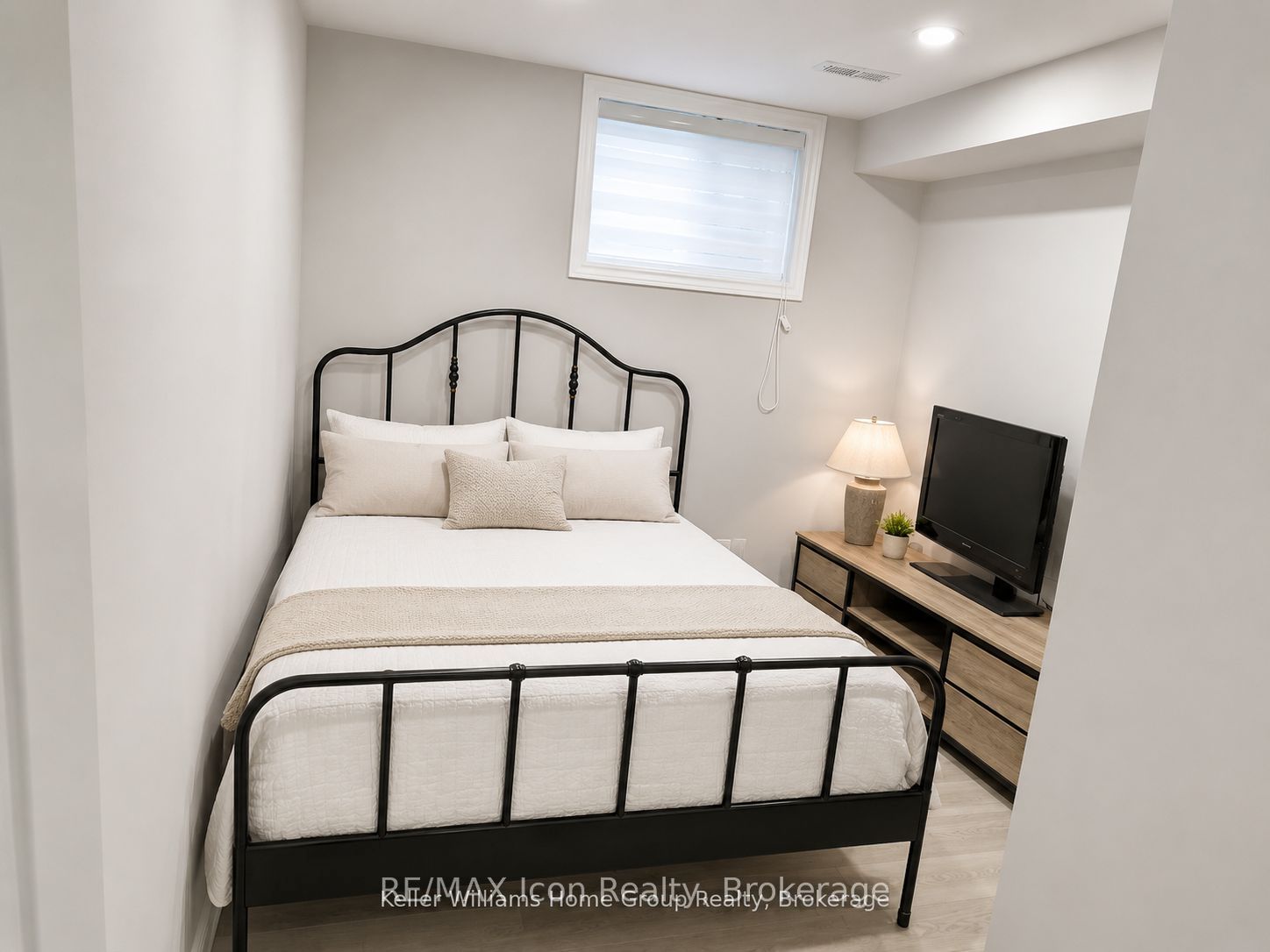 165 Rockcliffe Drive B Property Photo 6