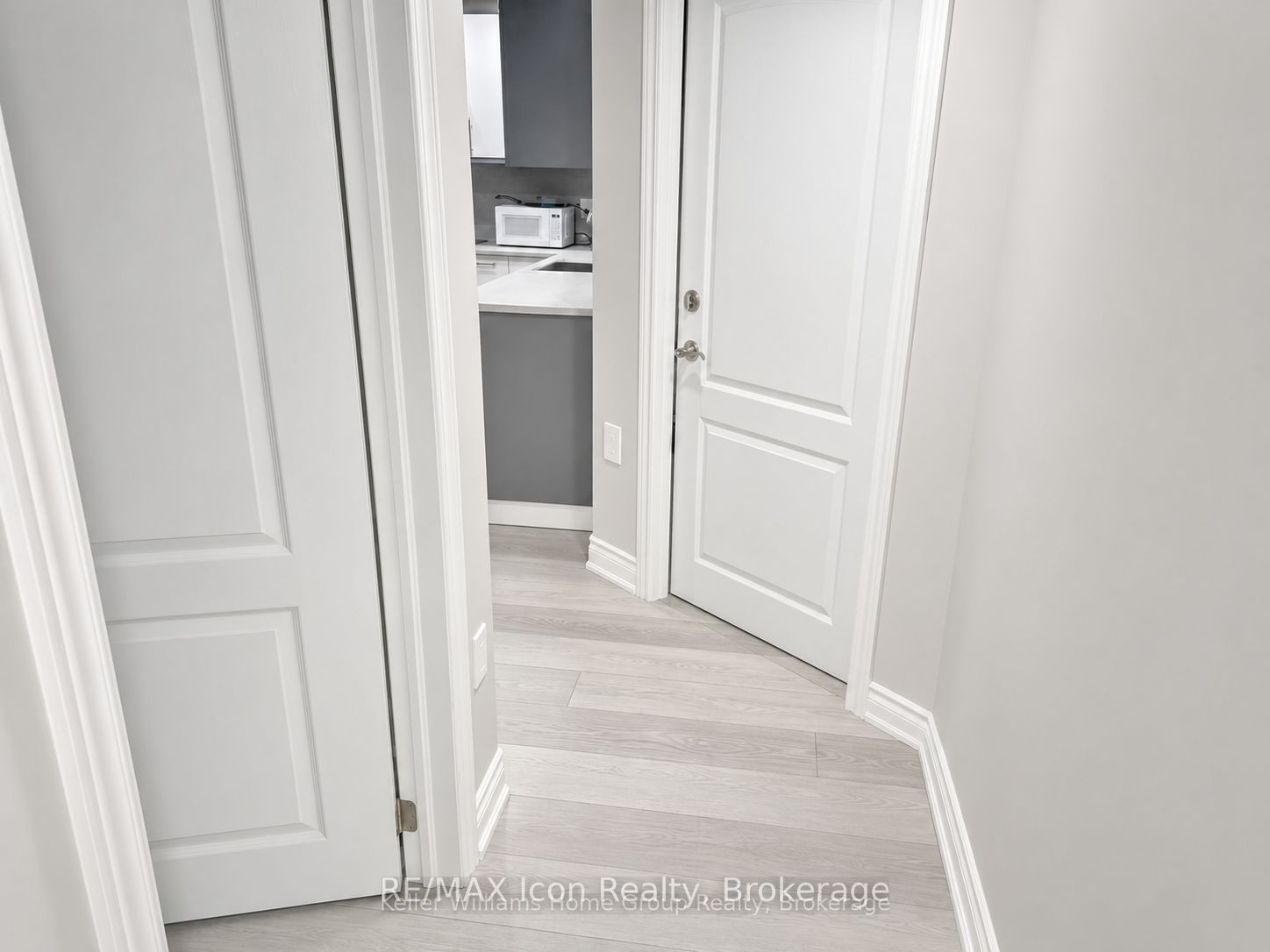 165 Rockcliffe Drive B Property Photo 8