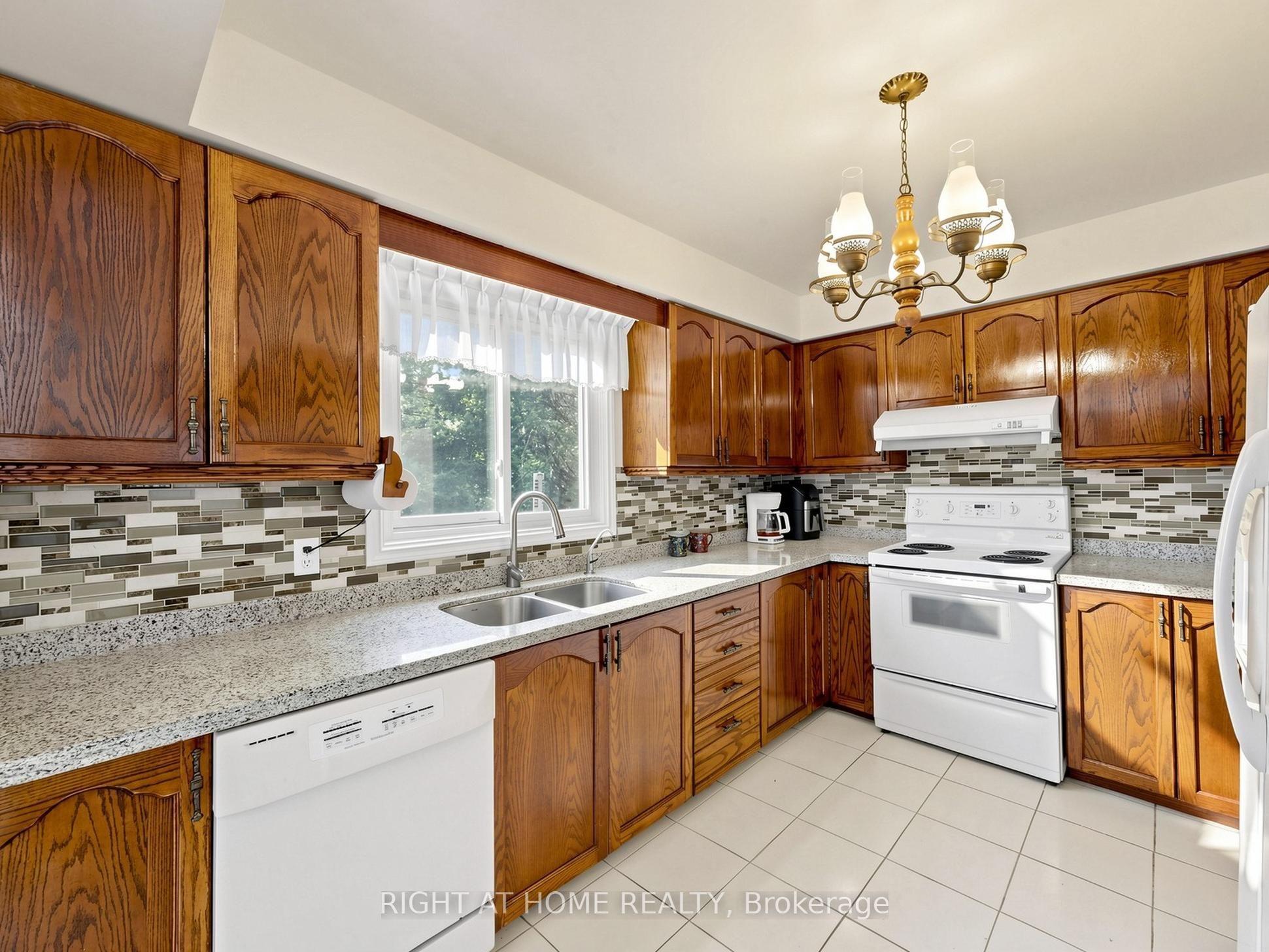 138 Strawberry Drive Property Photo 14