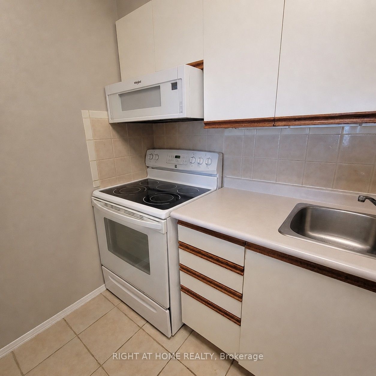 260 Brittany Drive 414 Property Photo 6