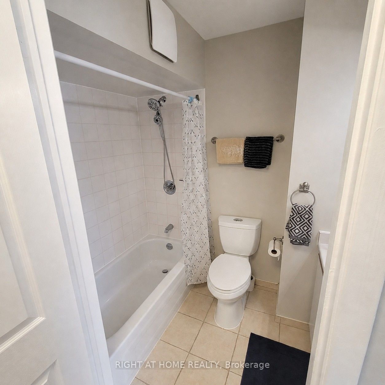 260 Brittany Drive 414 Property Photo 13