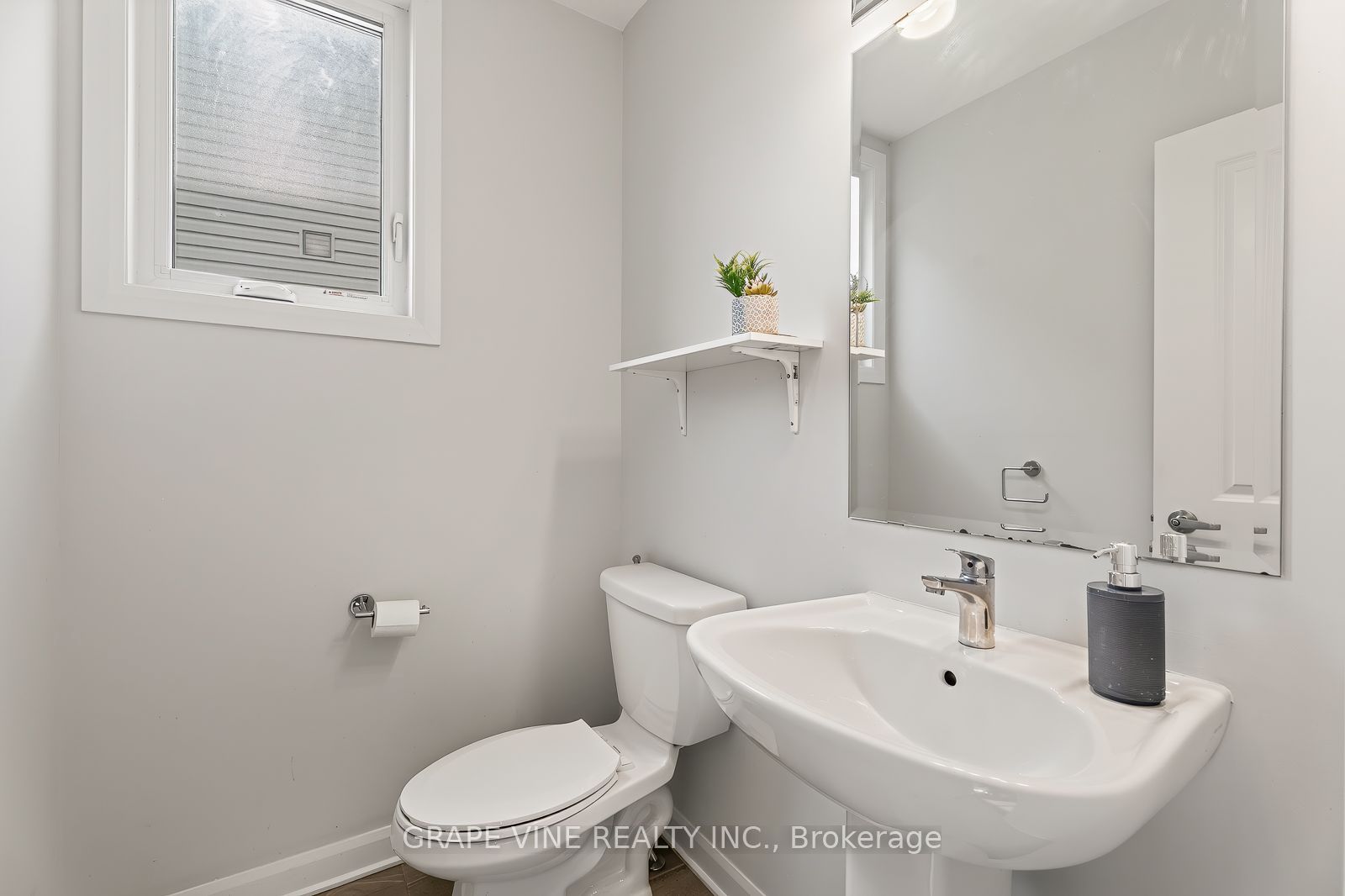 533 Winterset Road Property Photo 8