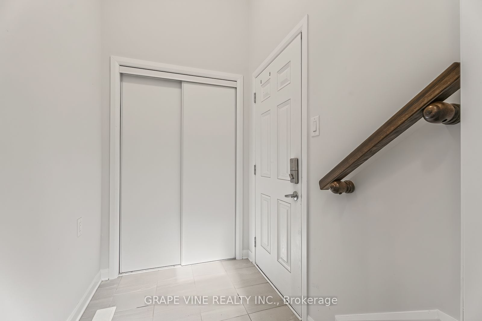 533 Winterset Road Property Photo 10