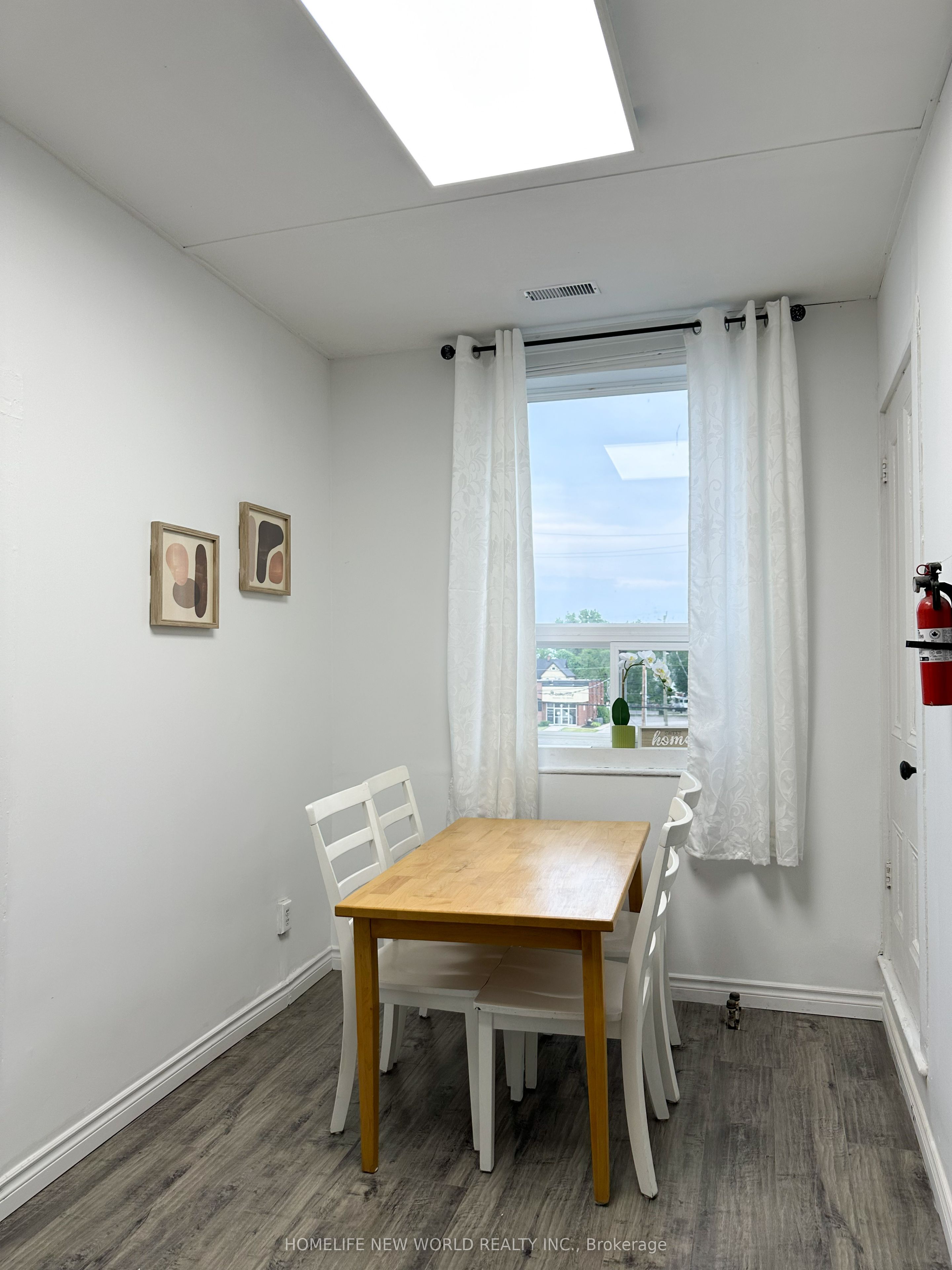 11 King Street E Property Photo 8