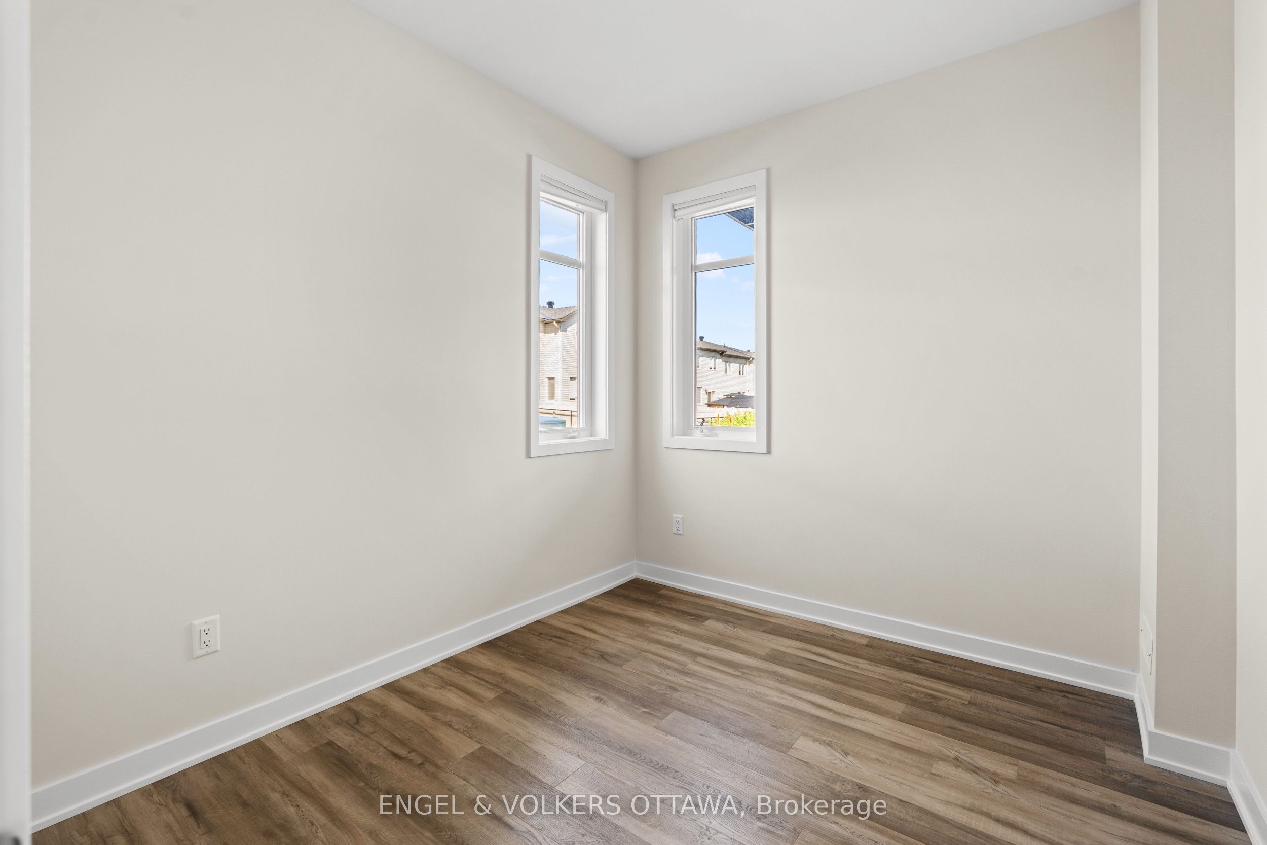 631 Corporal Private Property Photo 4