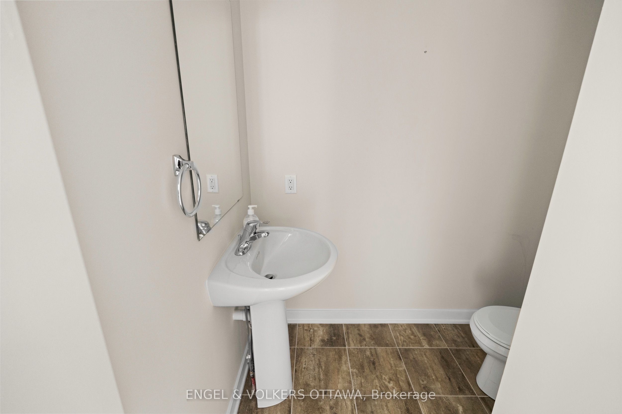 631 Corporal Private Property Photo 5