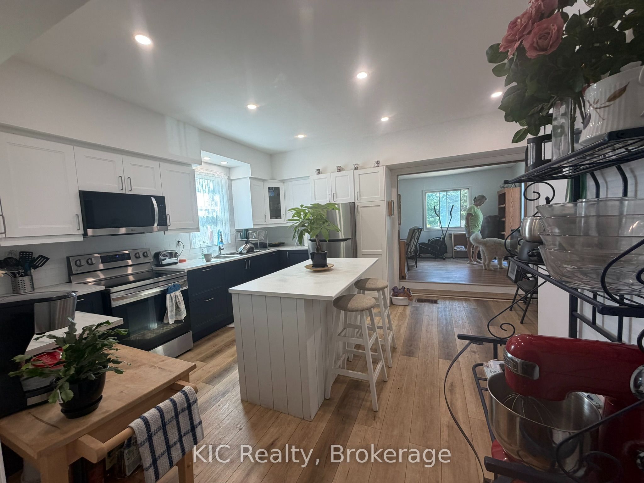 48 George Street E Property Photo 2