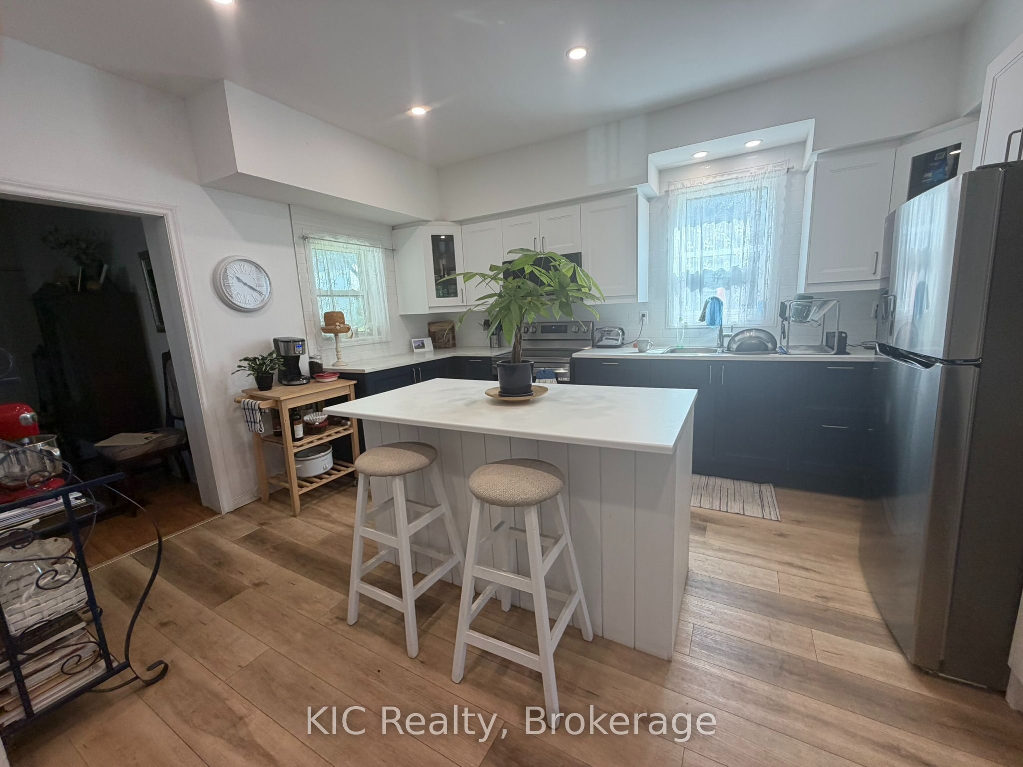 48 George Street E Property Photo 4
