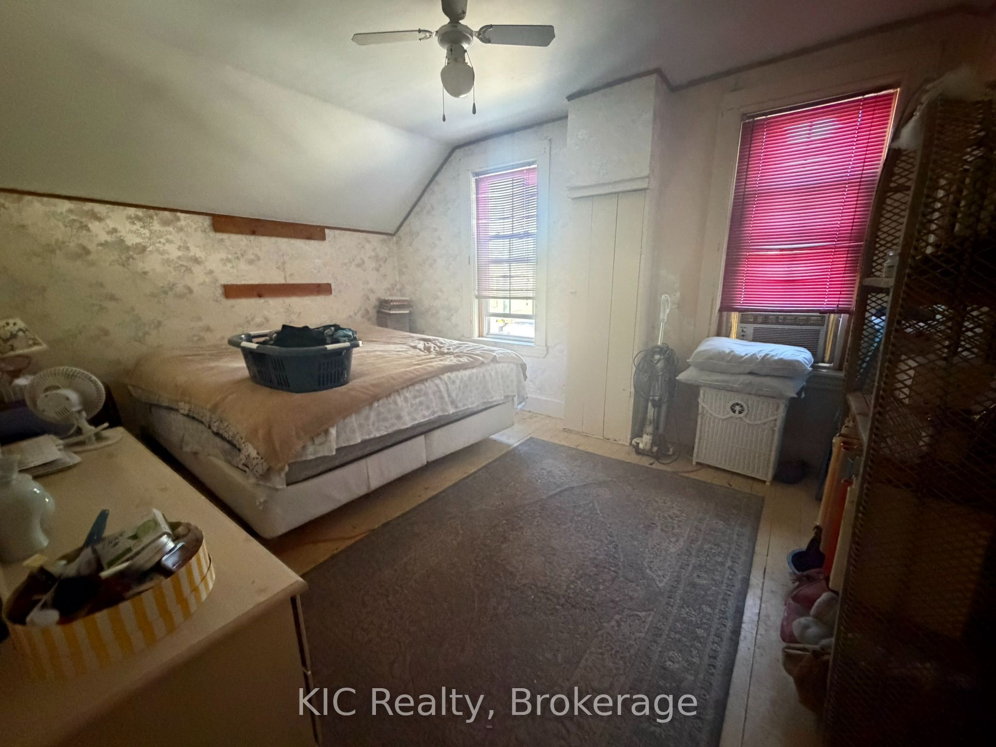 48 George Street E Property Photo 23