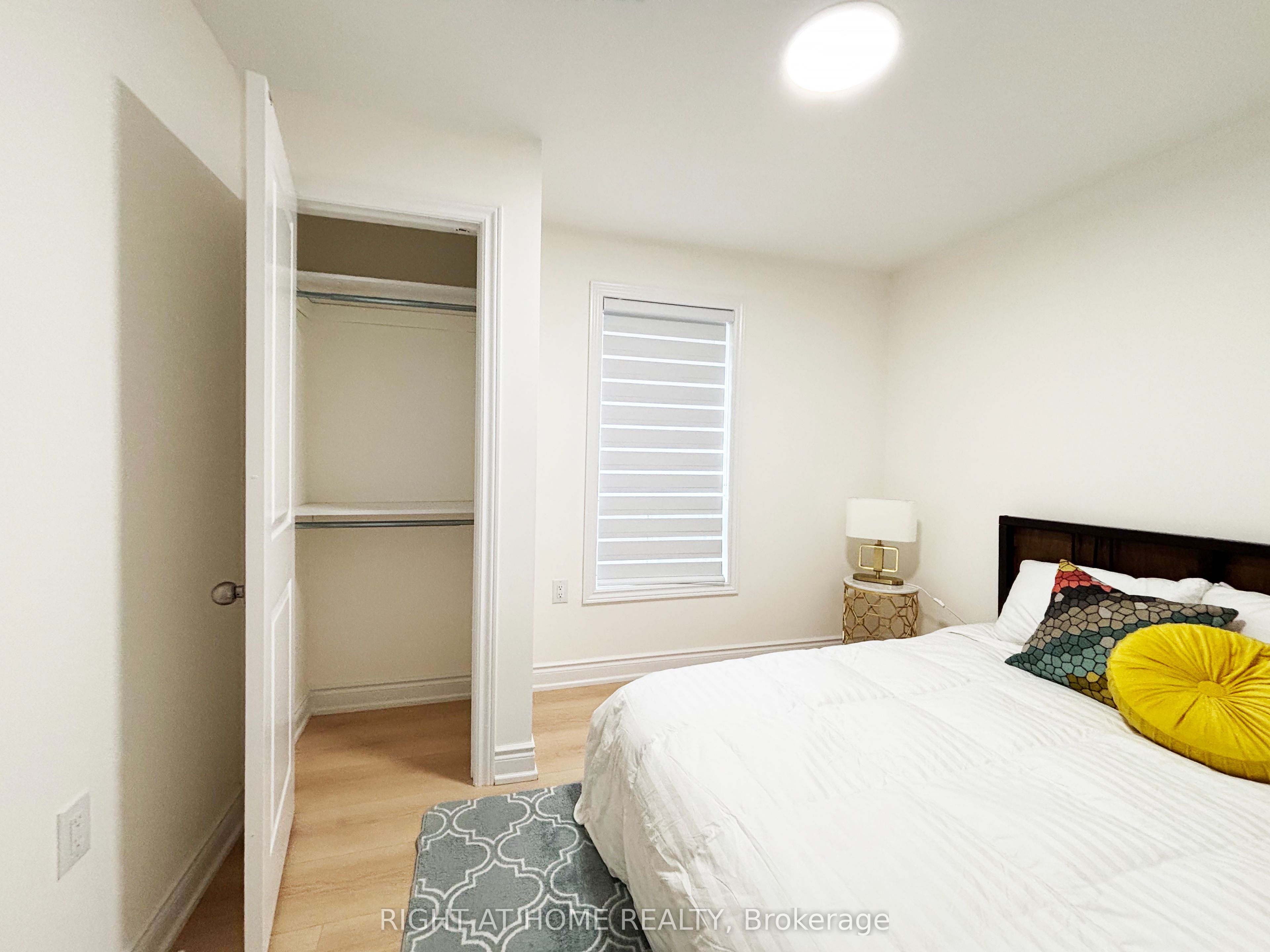 11 Holton Avenue N Upper Property Photo 25