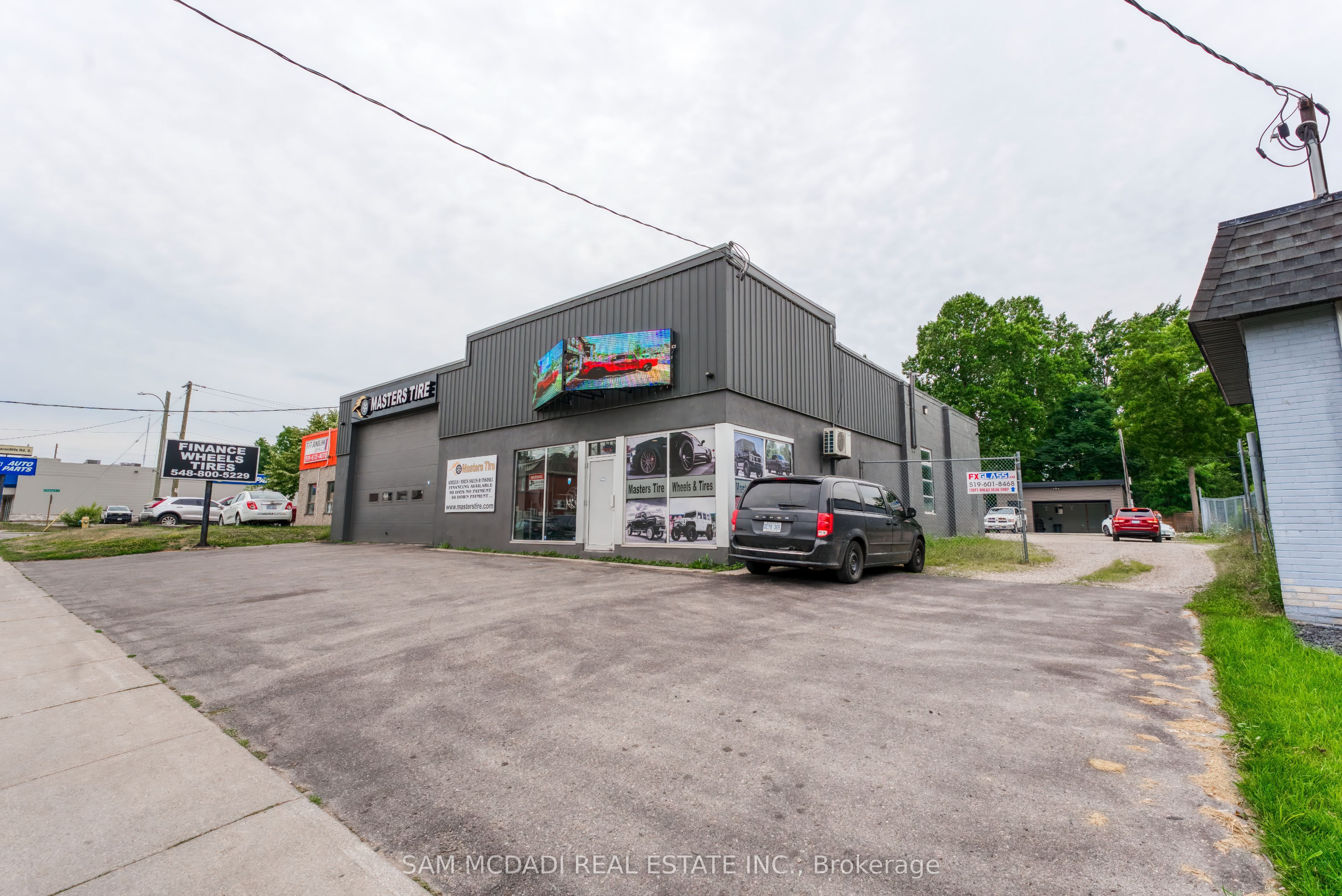 205 Wharncliffe Road S Property Photo 6