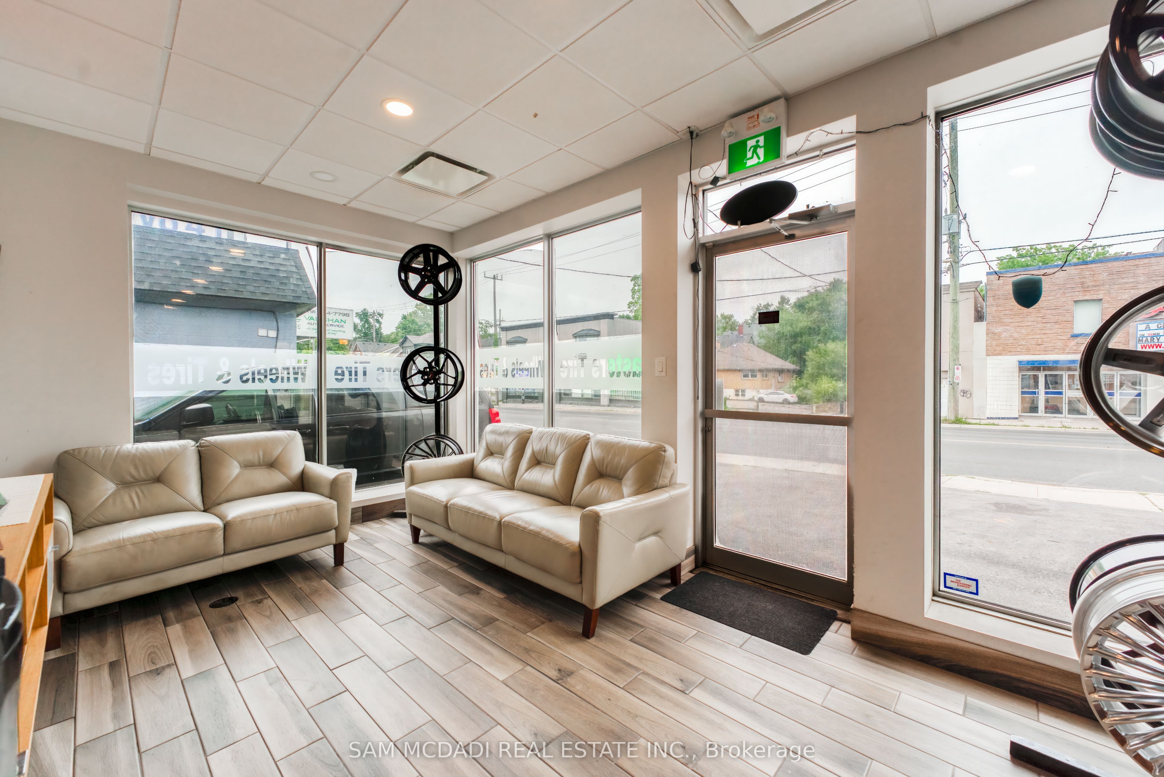 205 Wharncliffe Road S Property Photo 10