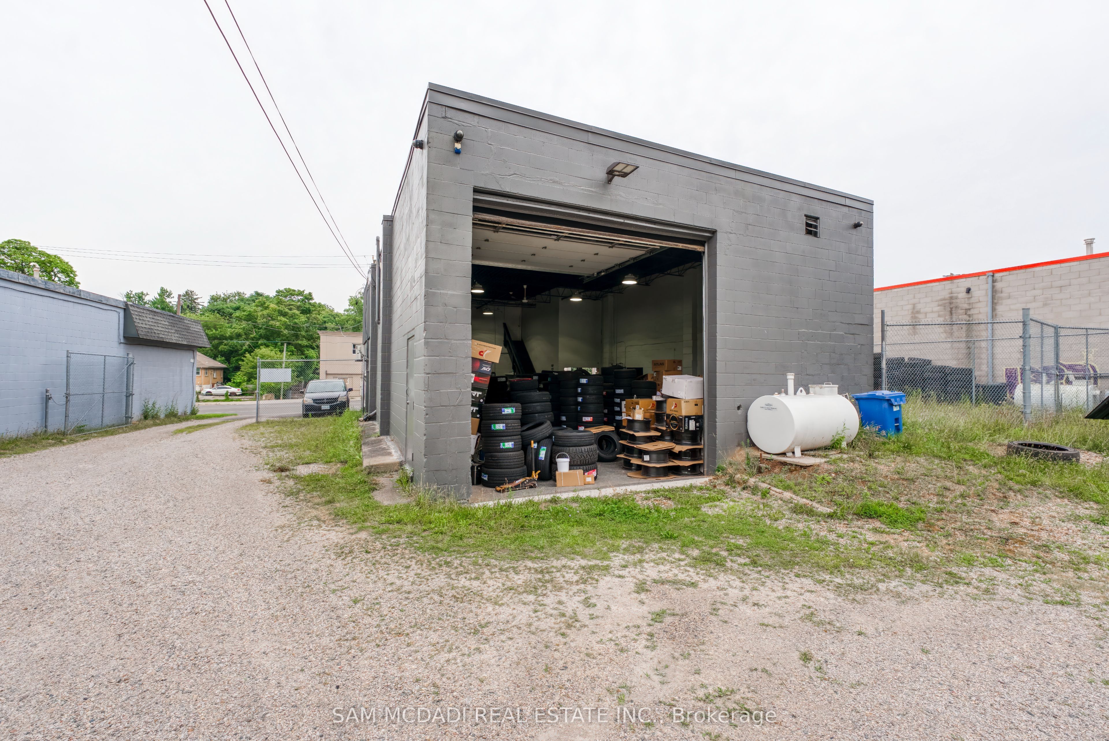 205 Wharncliffe Road S Property Photo 34