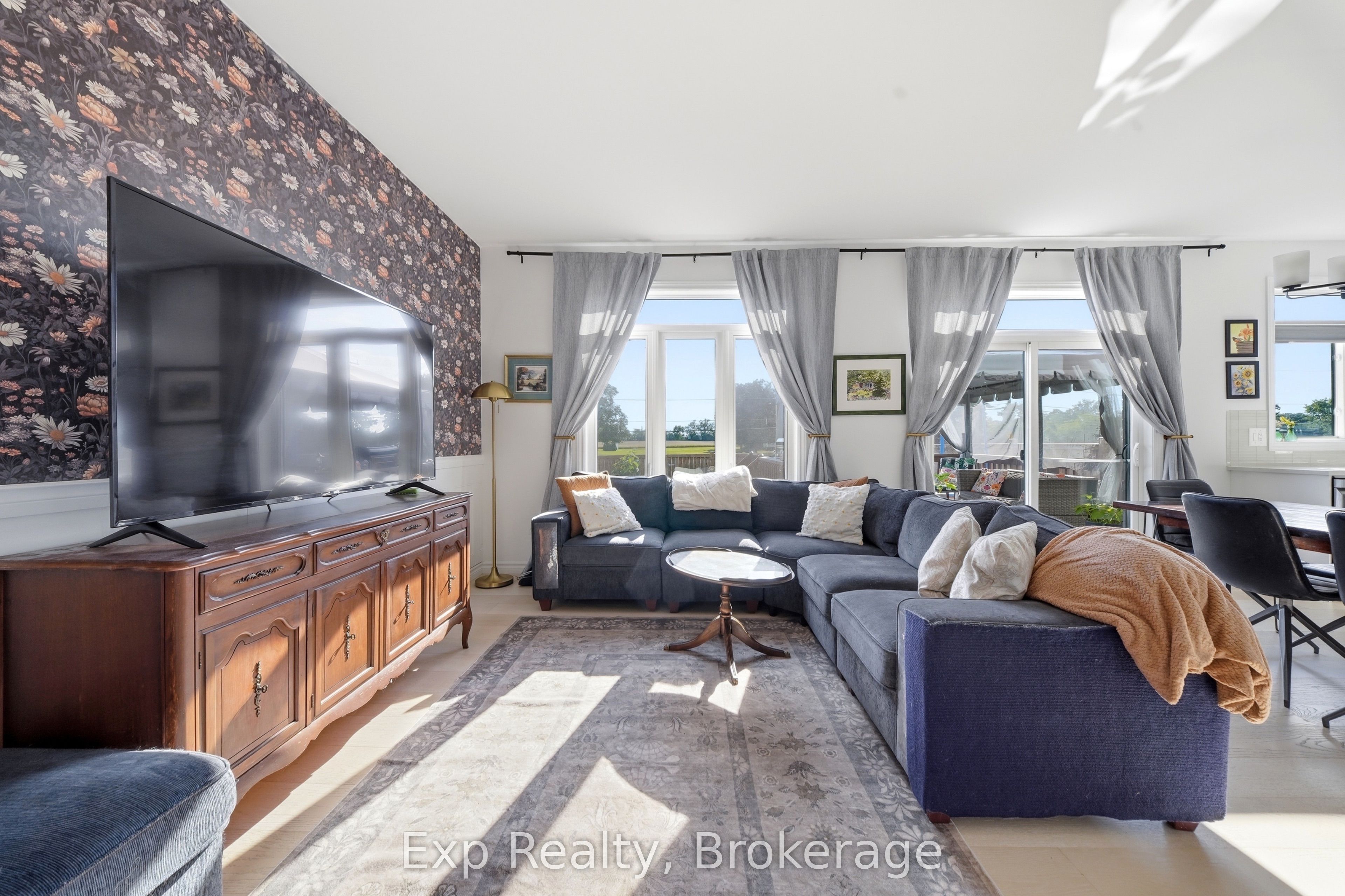 14 Athabaska Drive Property Photo 9