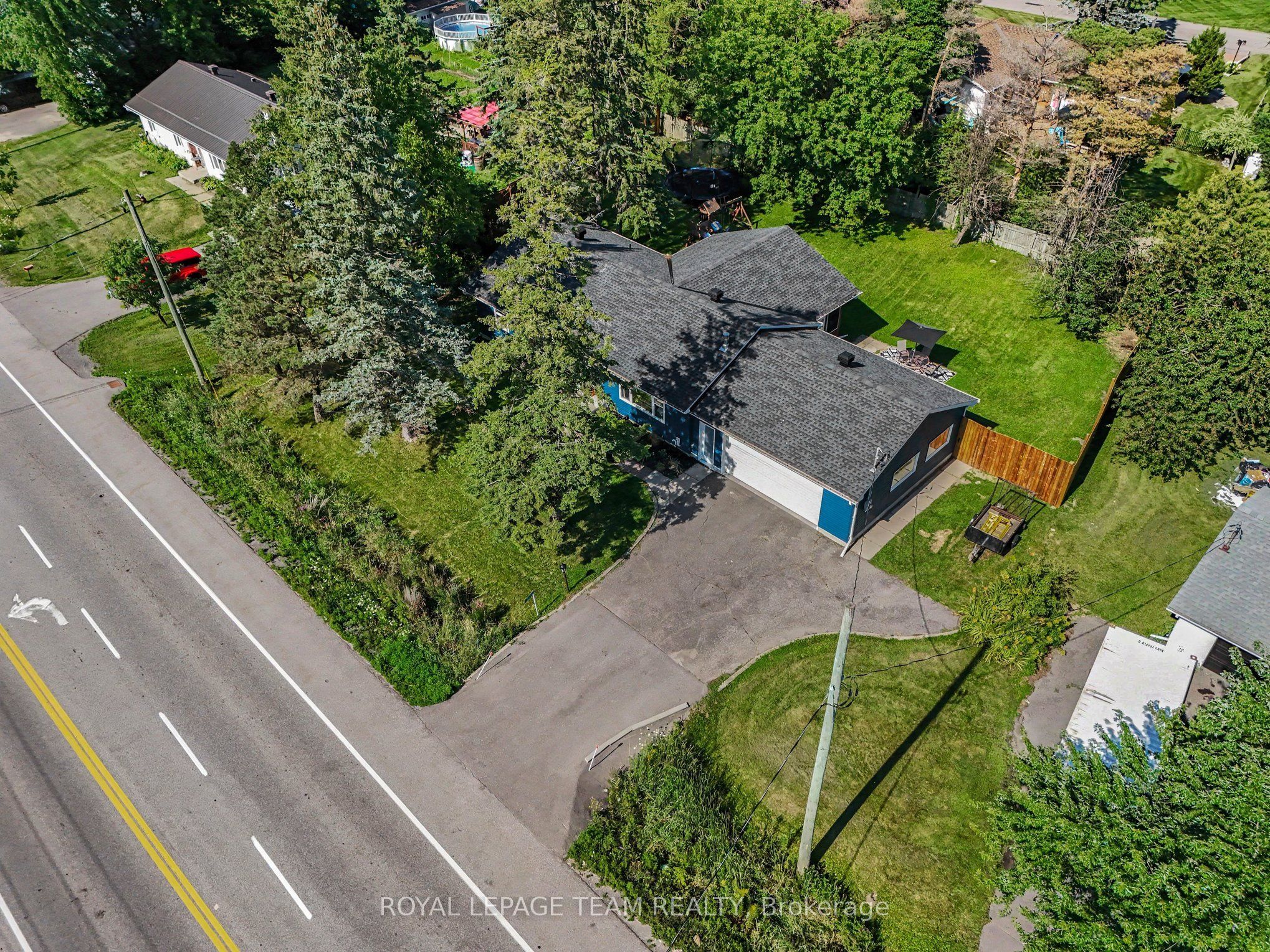 2477 Merivale Road Property Photo 3
