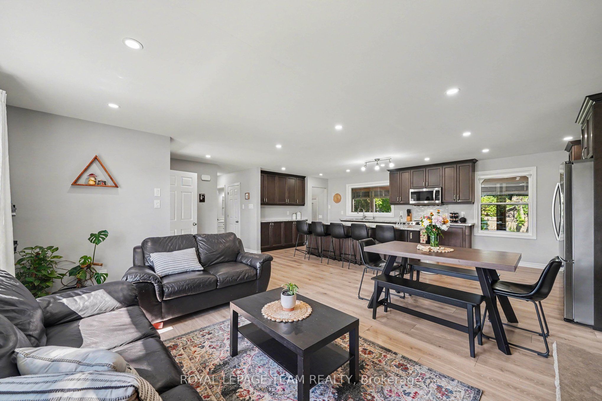 2477 Merivale Road Property Photo 8