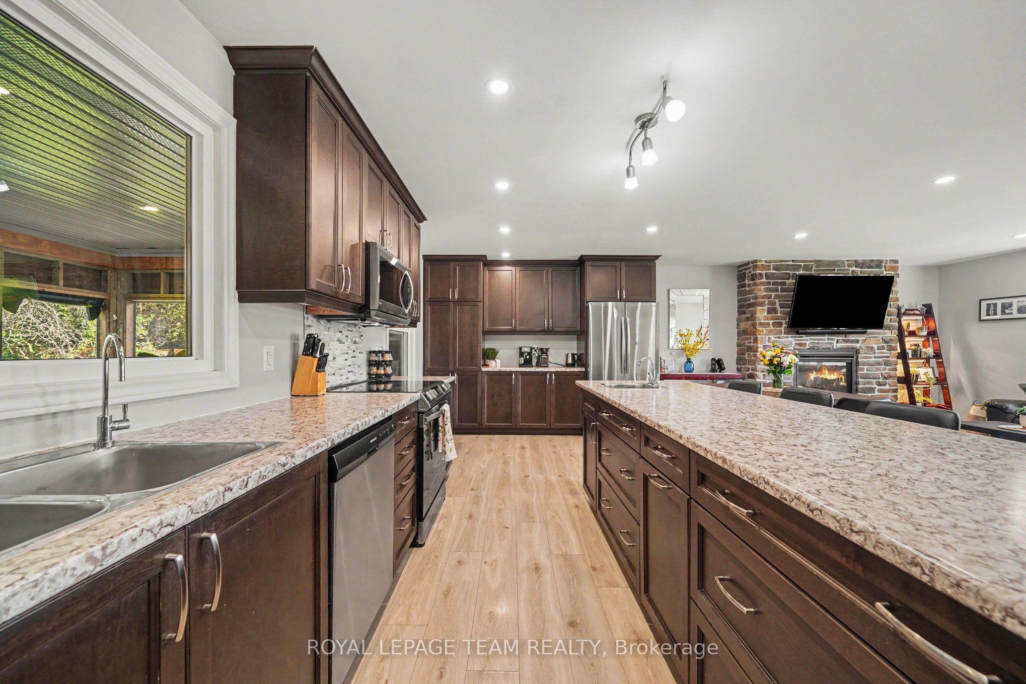 2477 Merivale Road Property Photo 11