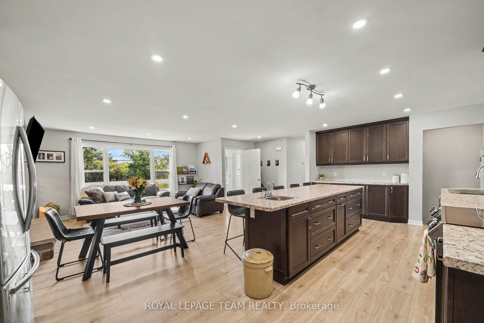 2477 Merivale Road Property Photo 12