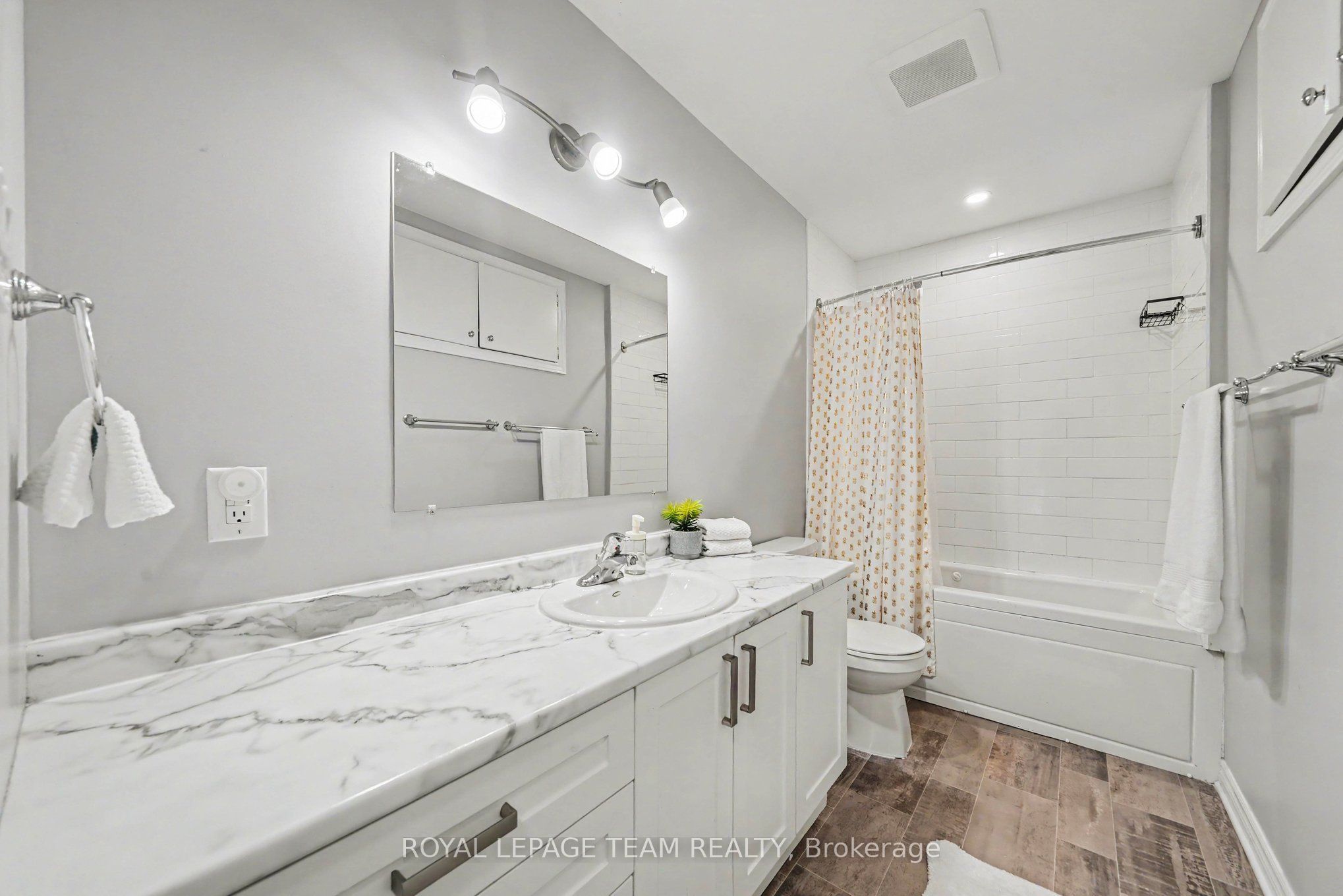 2477 Merivale Road Property Photo 16