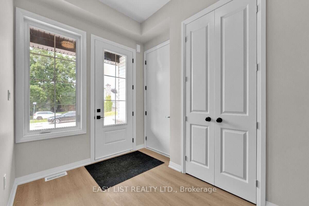 115 Ivy Crescent Property Photo 2