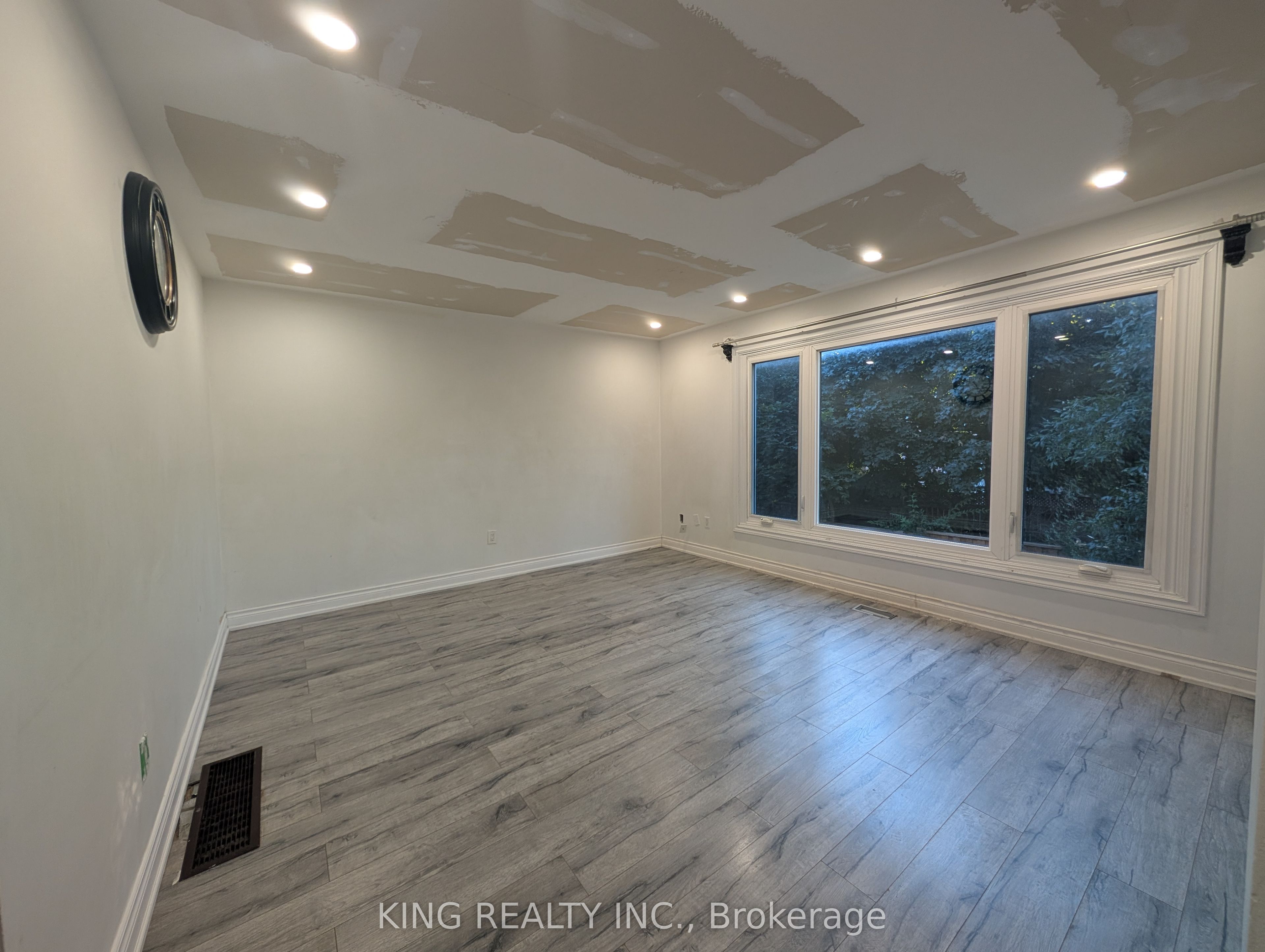 985 Limeridge Road E 7 Property Photo 5
