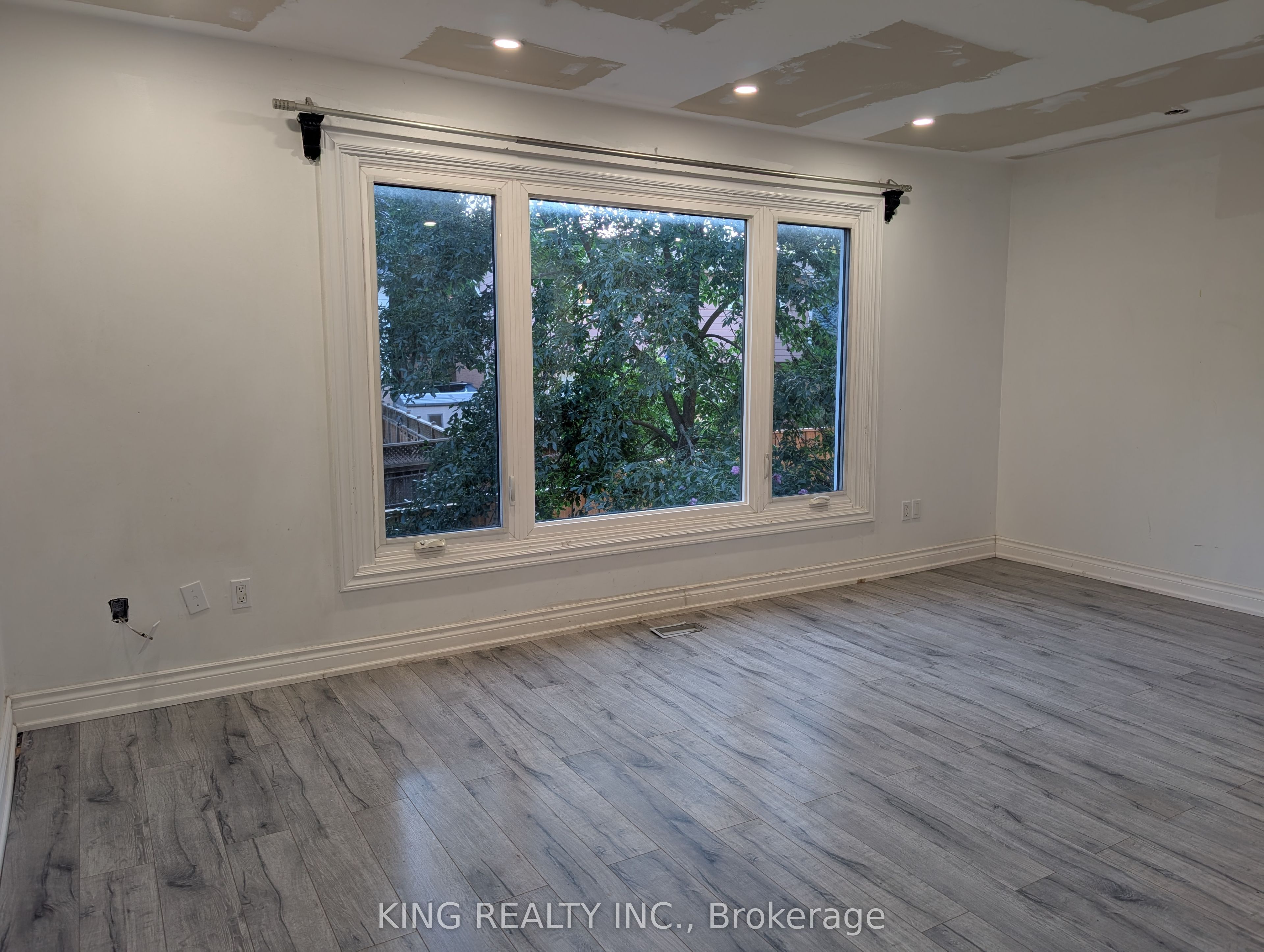 985 Limeridge Road E 7 Property Photo 6