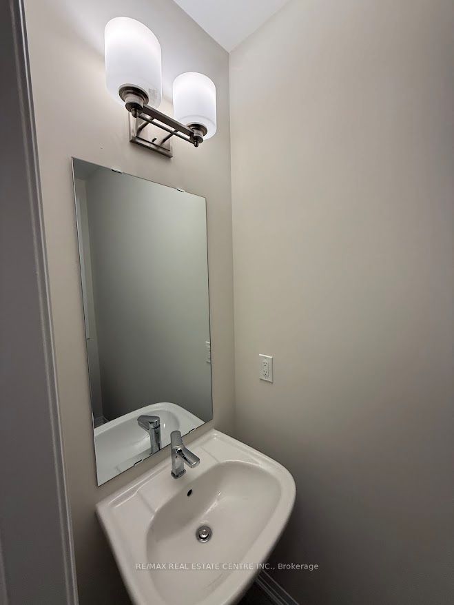660 Colborne Street W 80 Property Photo 7