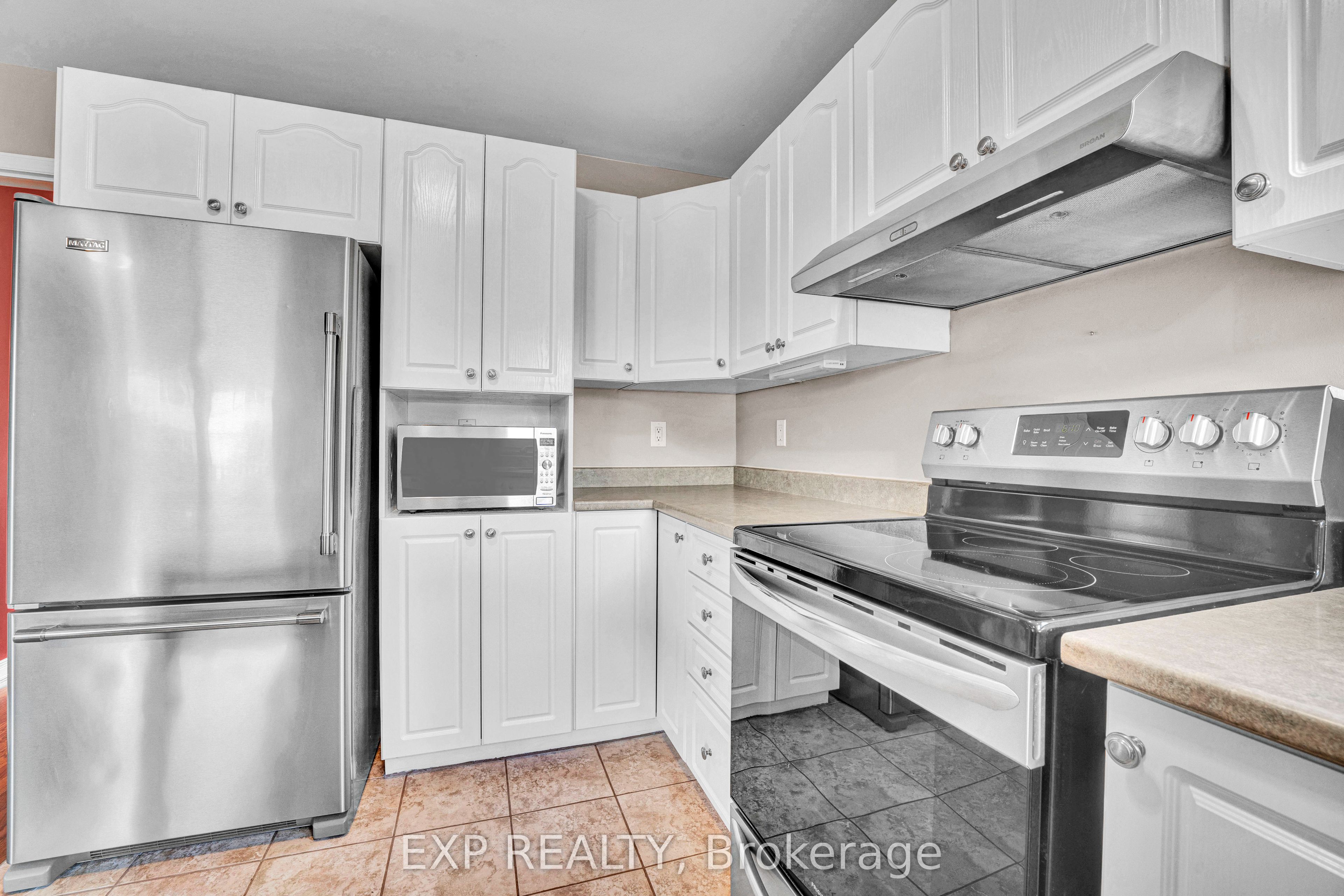 2744 Sylvain Street Property Photo 13