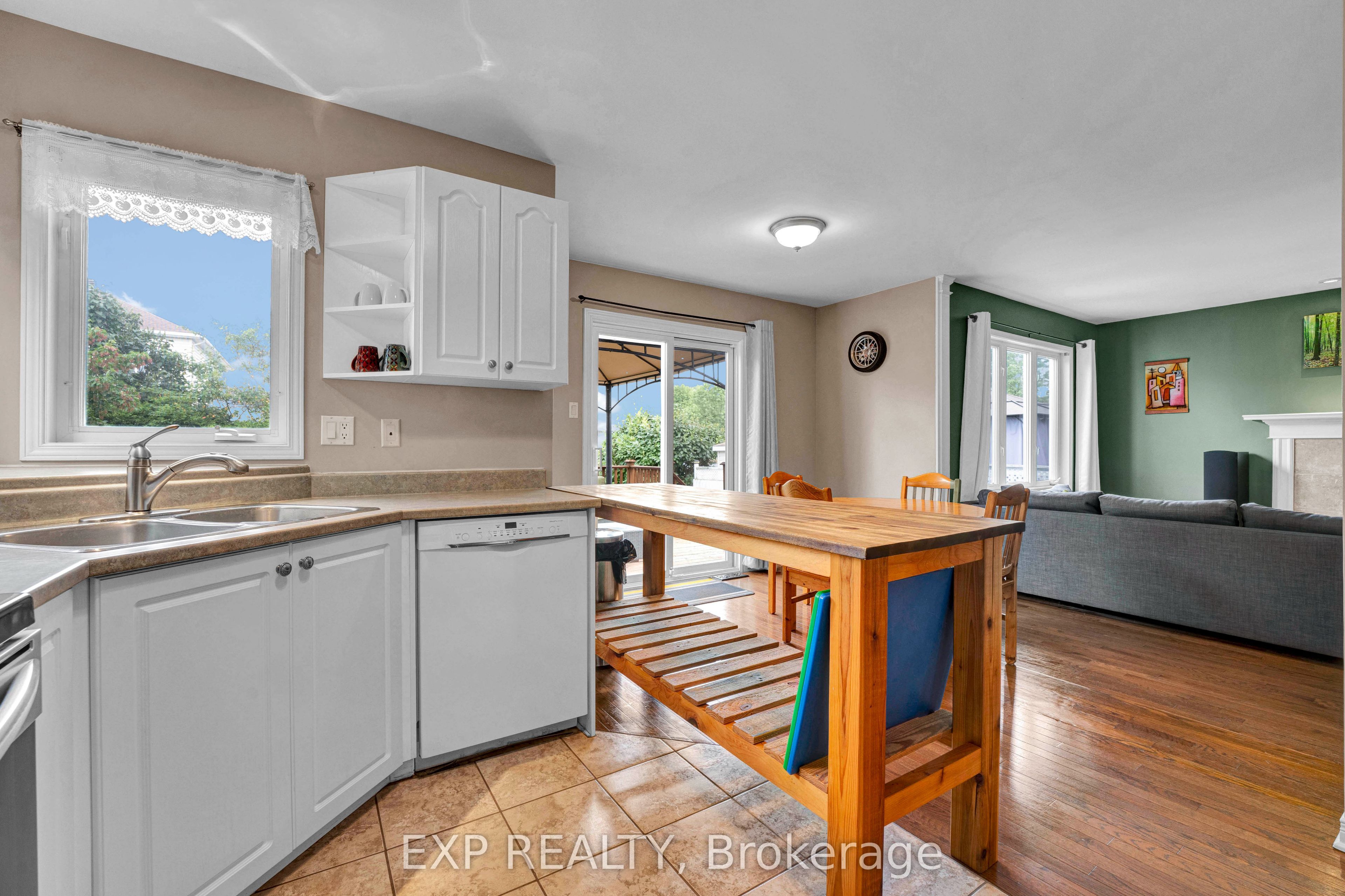 2744 Sylvain Street Property Photo 14