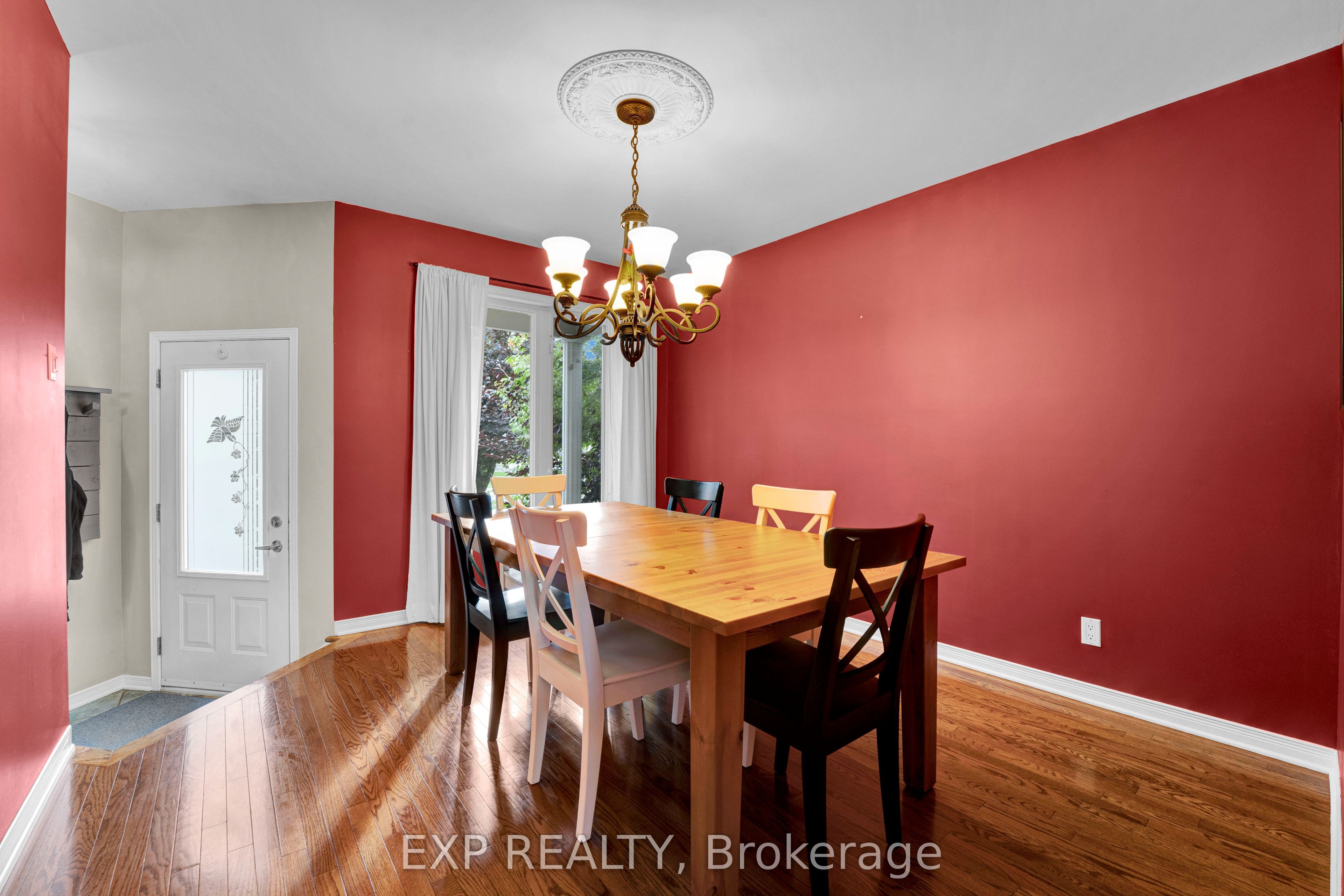 2744 Sylvain Street Property Photo 17