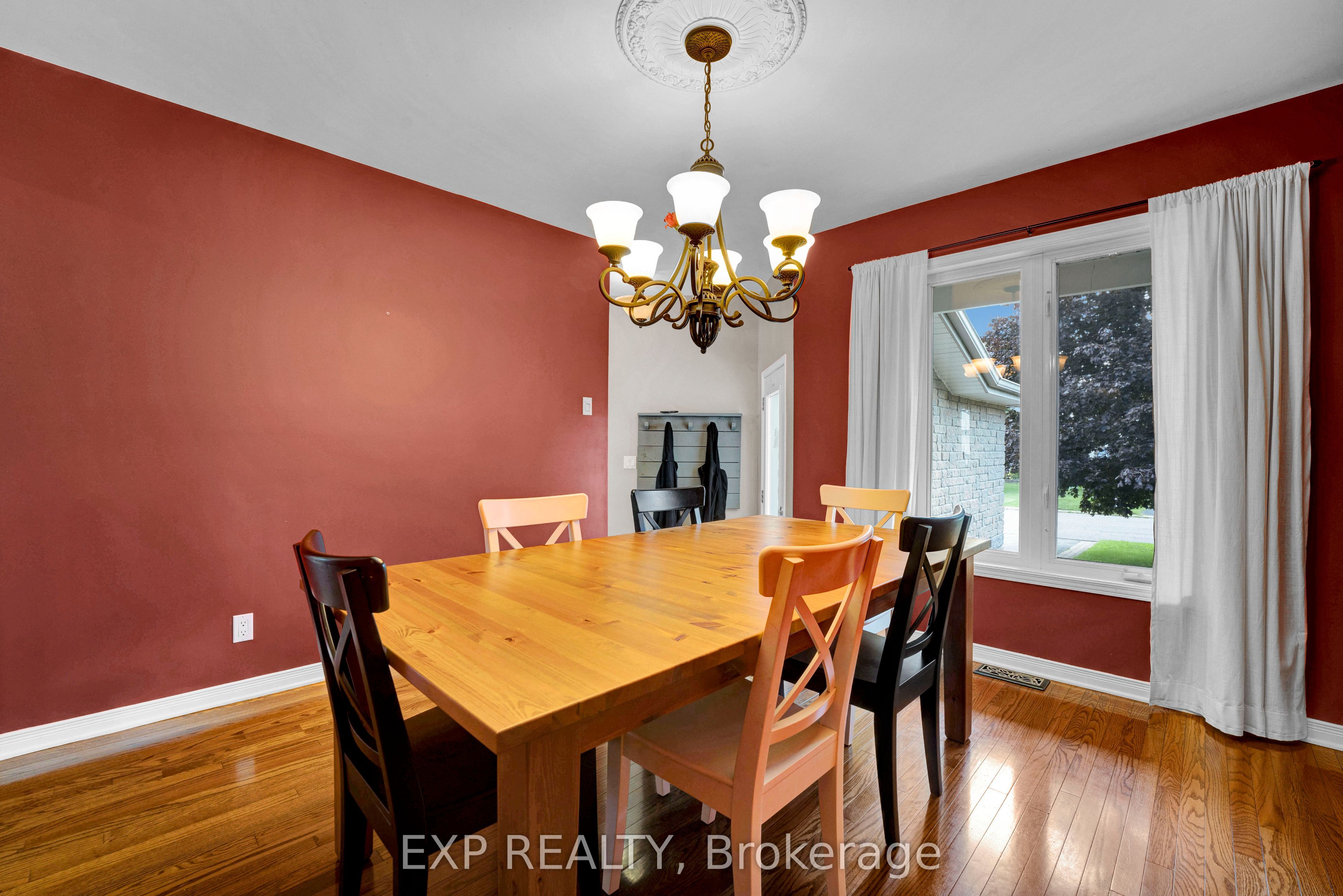 2744 Sylvain Street Property Photo 19