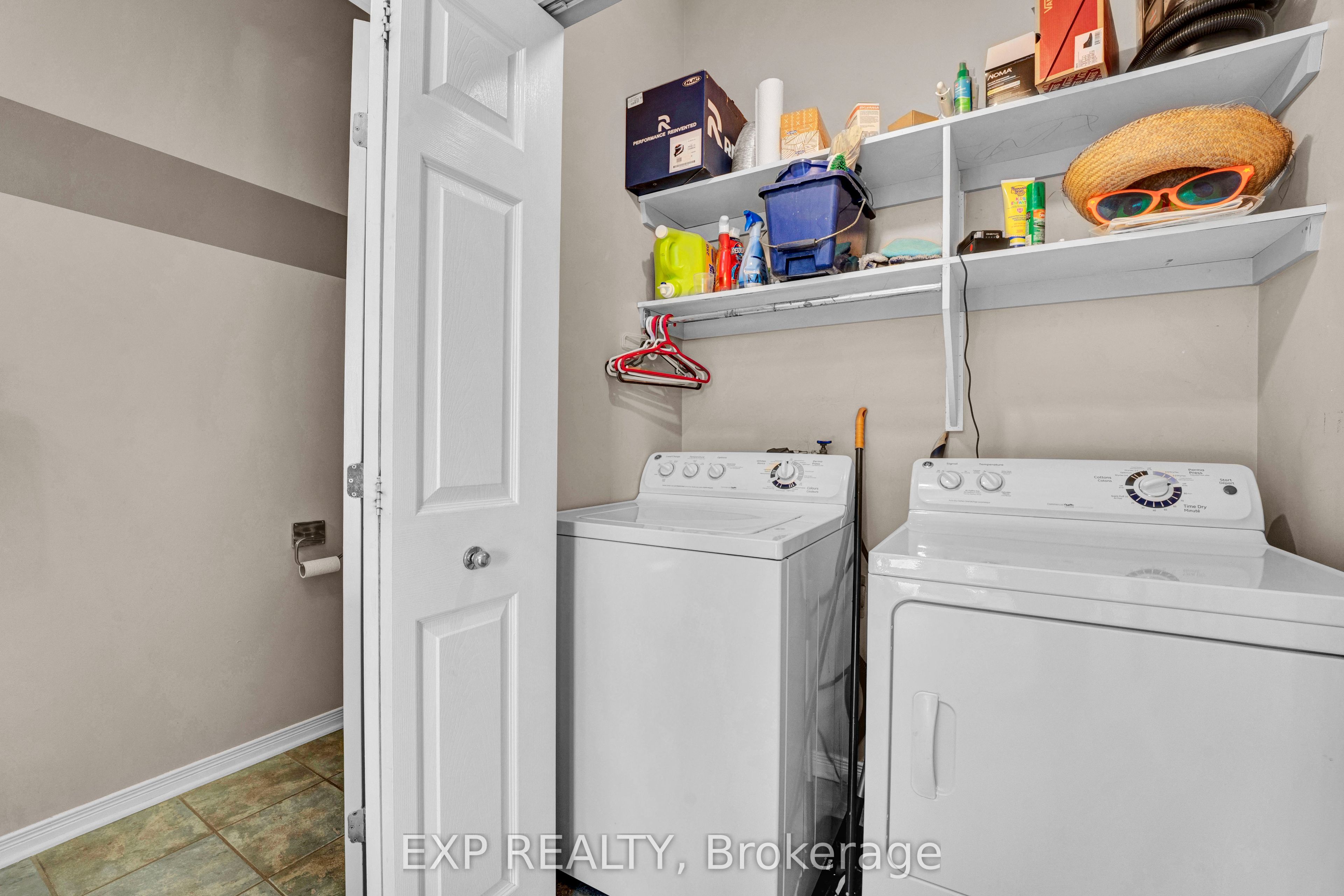 2744 Sylvain Street Property Photo 21