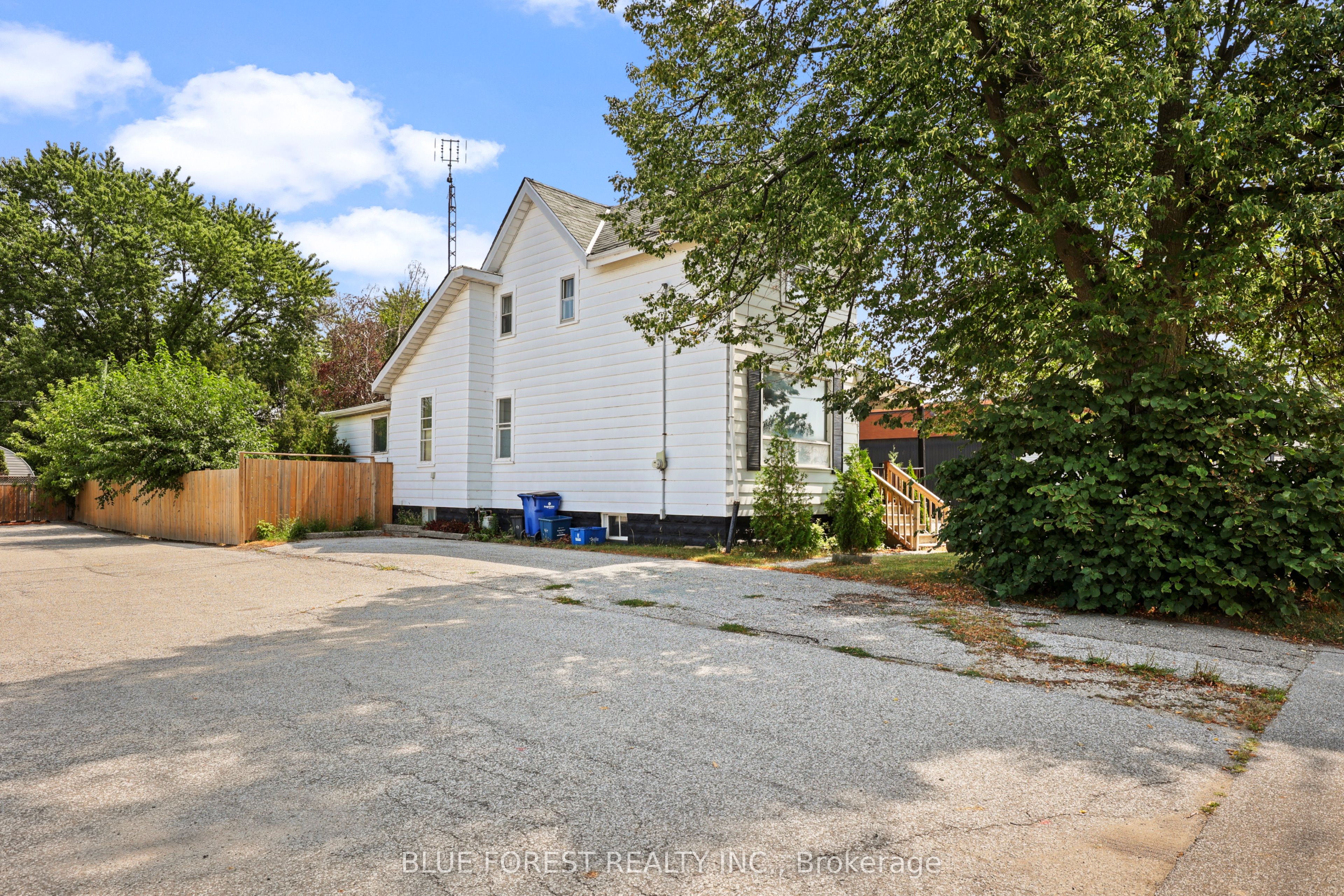 305 St Clair Street Property Photo 3