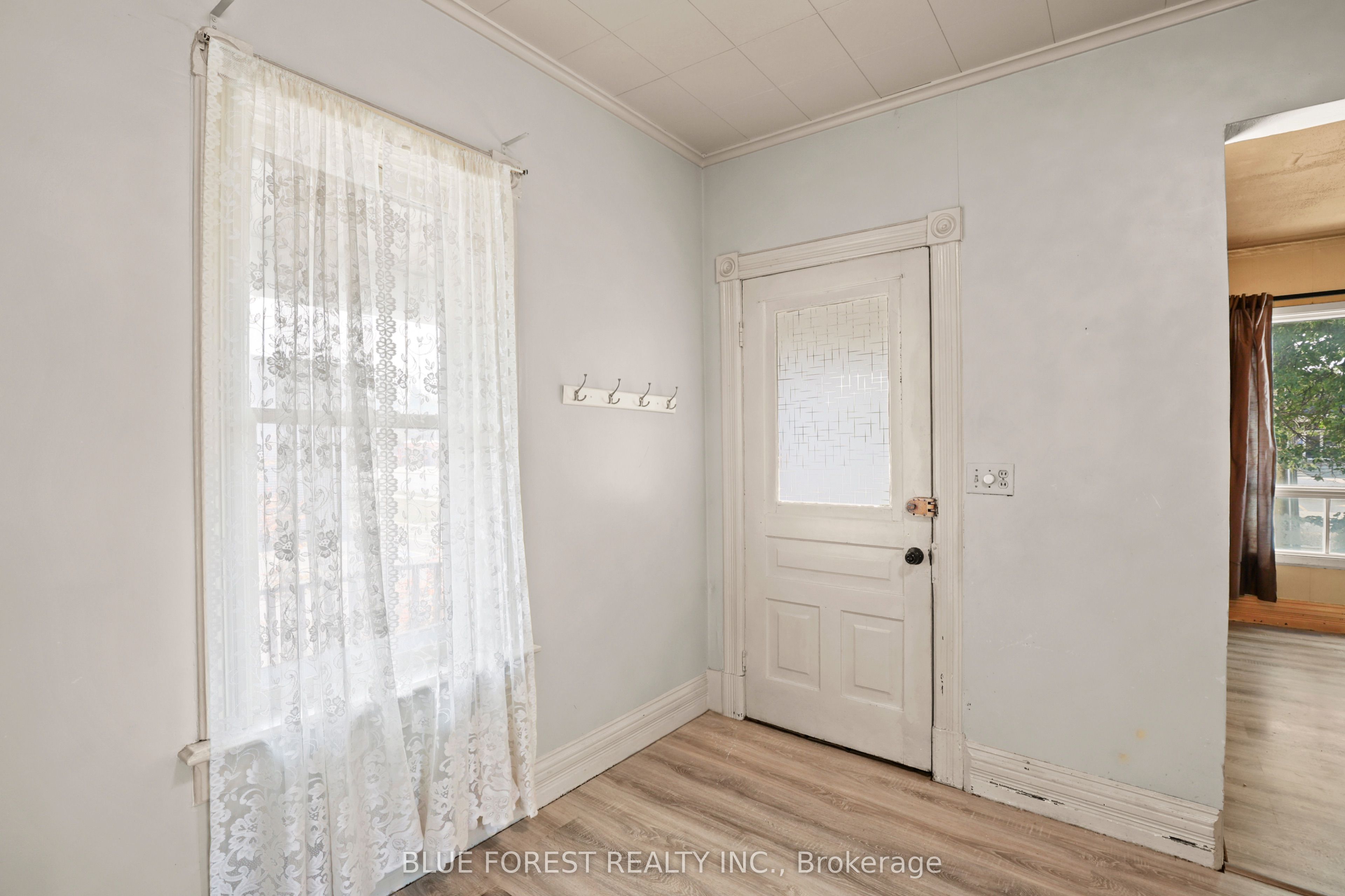 305 St Clair Street Property Photo 5