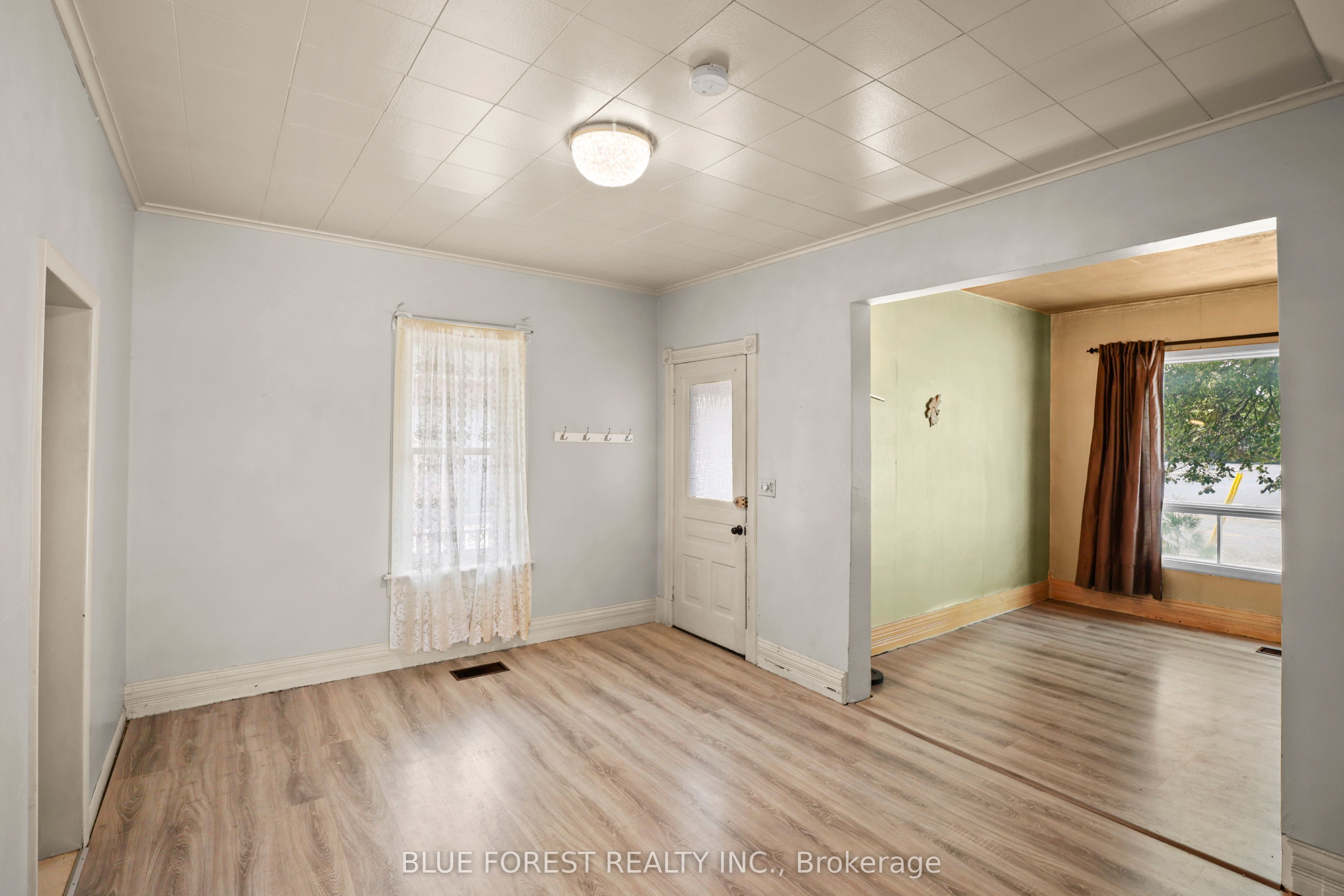 305 St Clair Street Property Photo 6