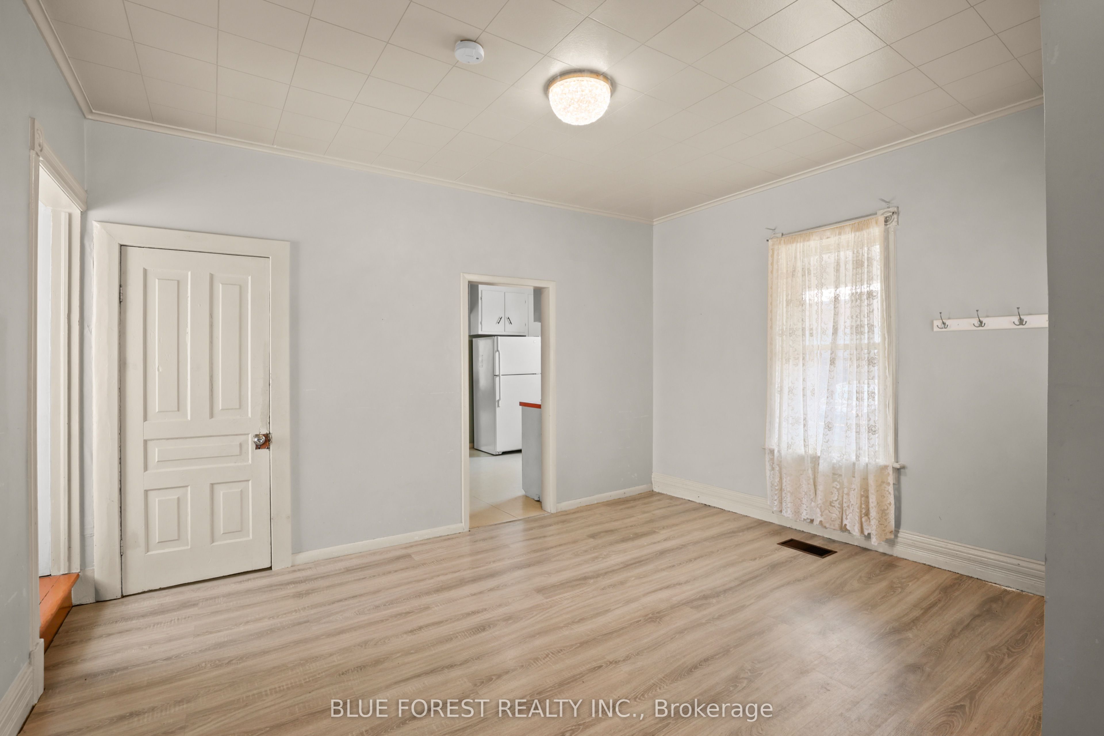 305 St Clair Street Property Photo 8