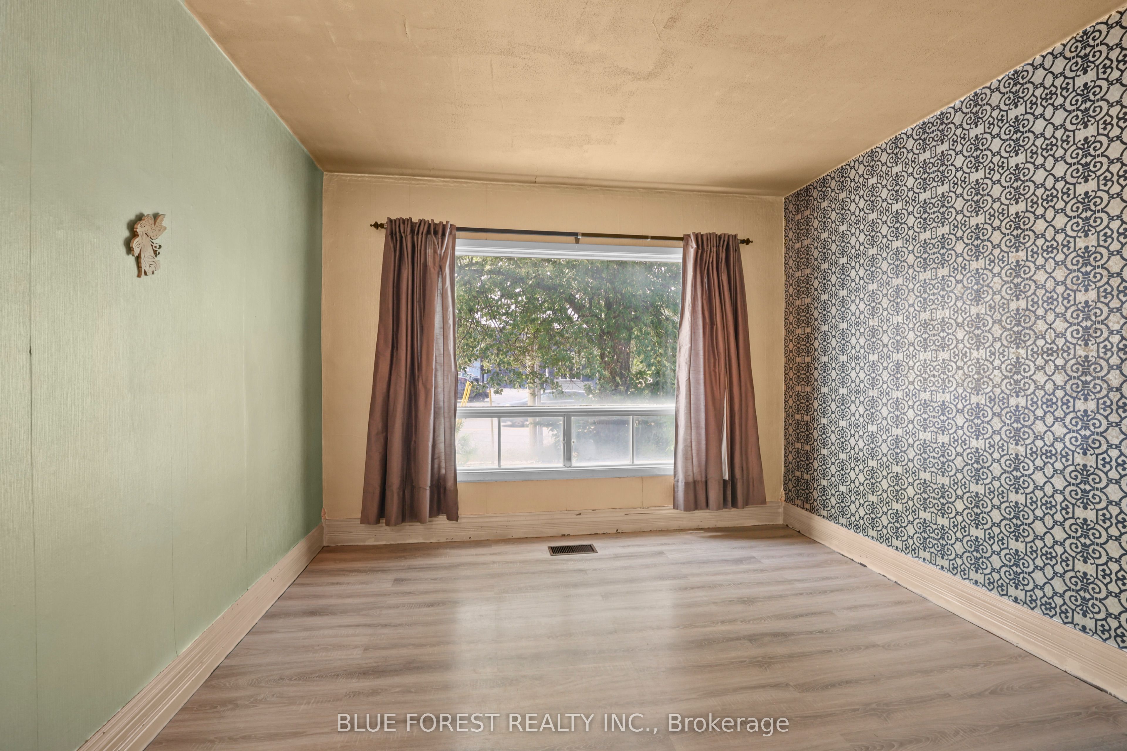 305 St Clair Street Property Photo 10