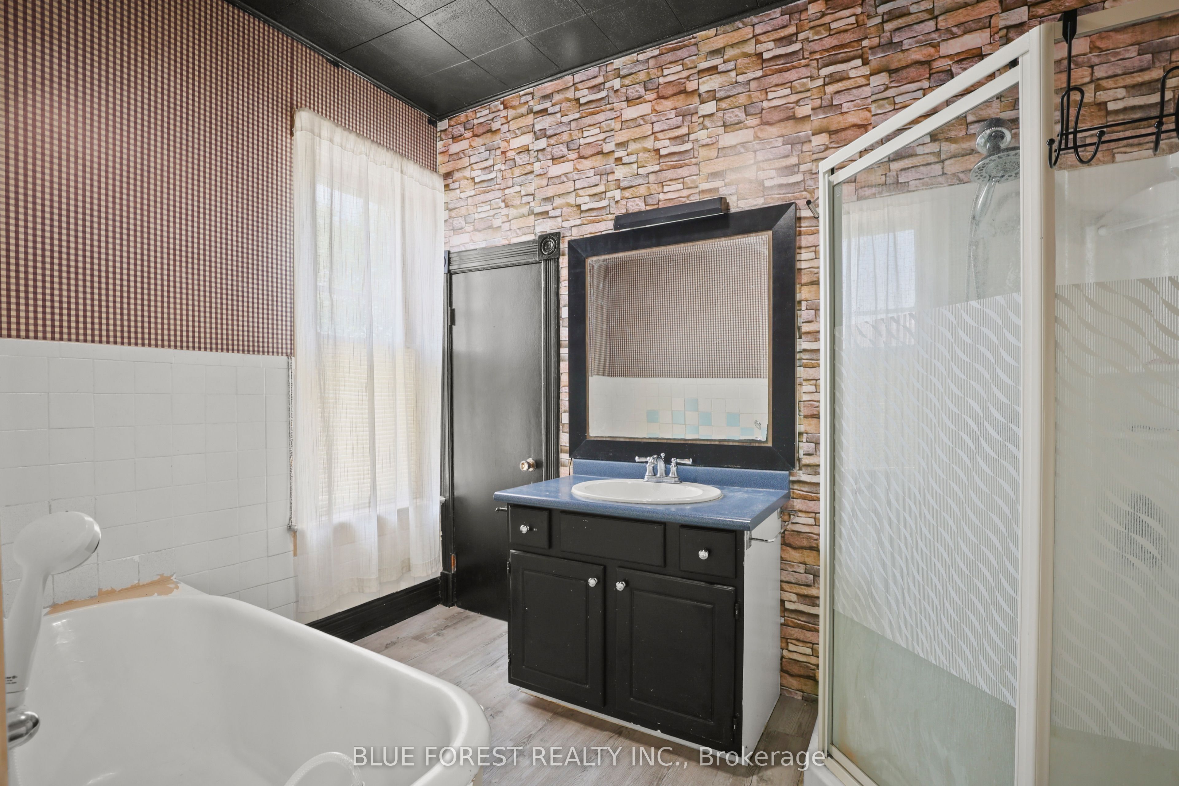 305 St Clair Street Property Photo 12