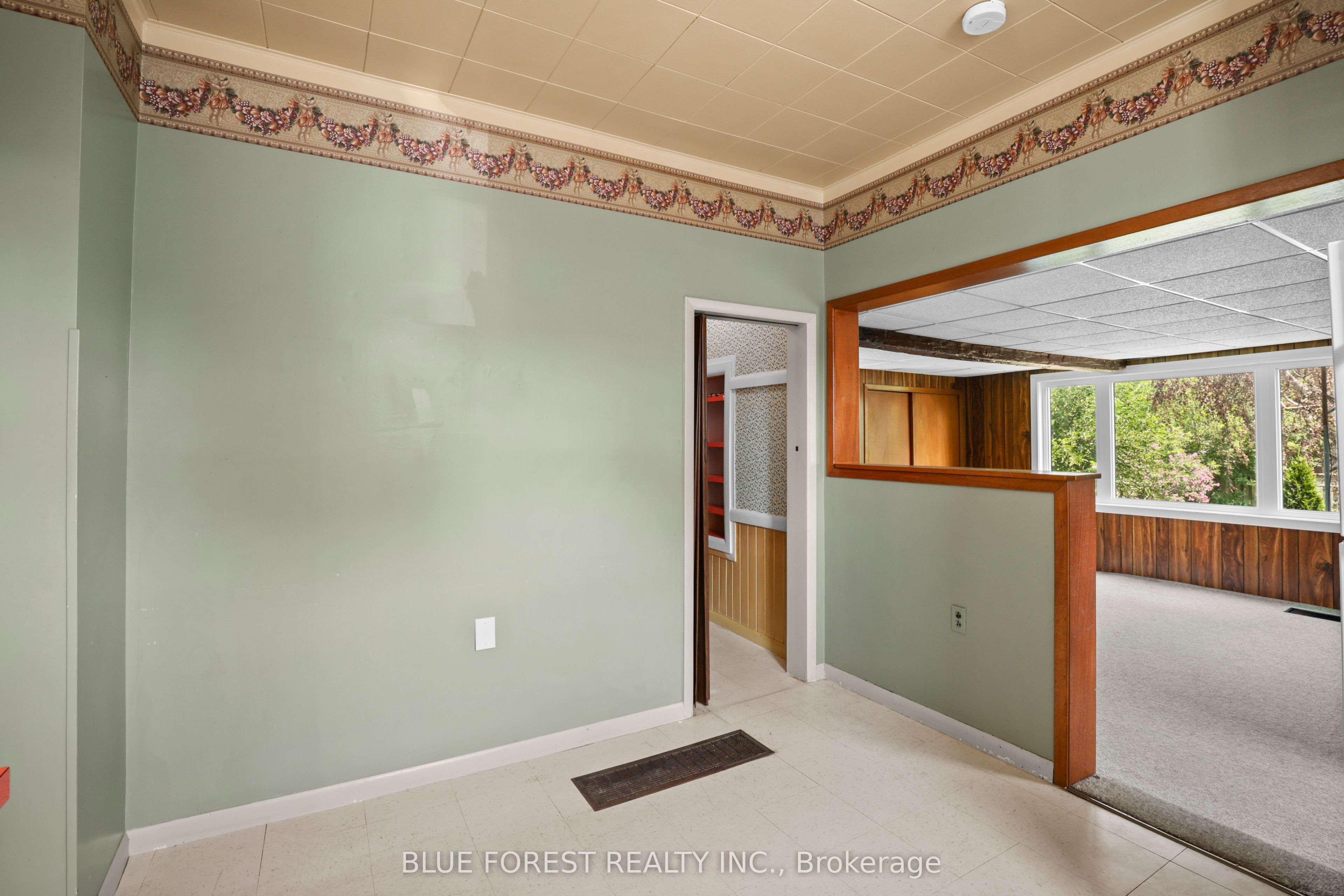 305 St Clair Street Property Photo 16