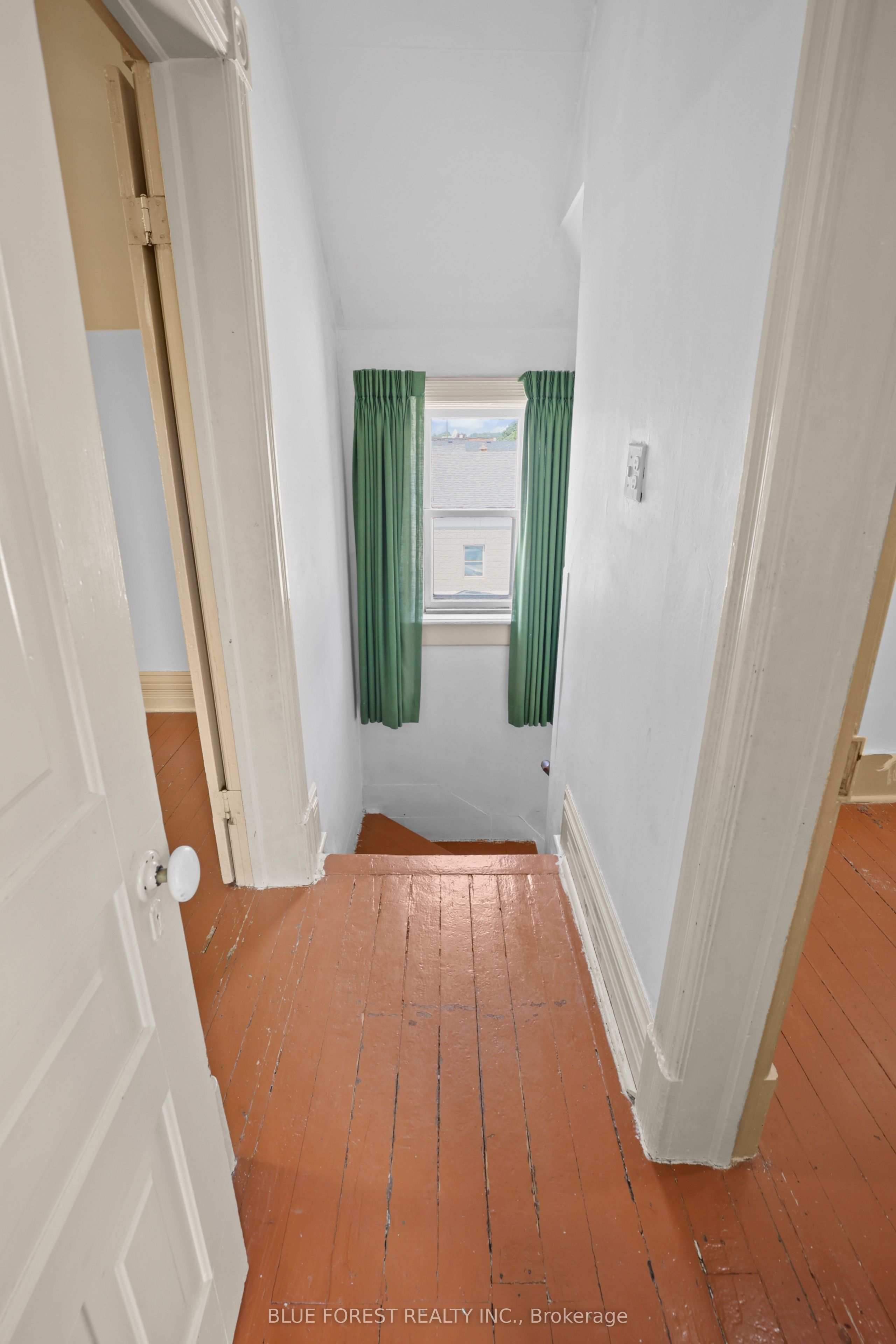 305 St Clair Street Property Photo 21