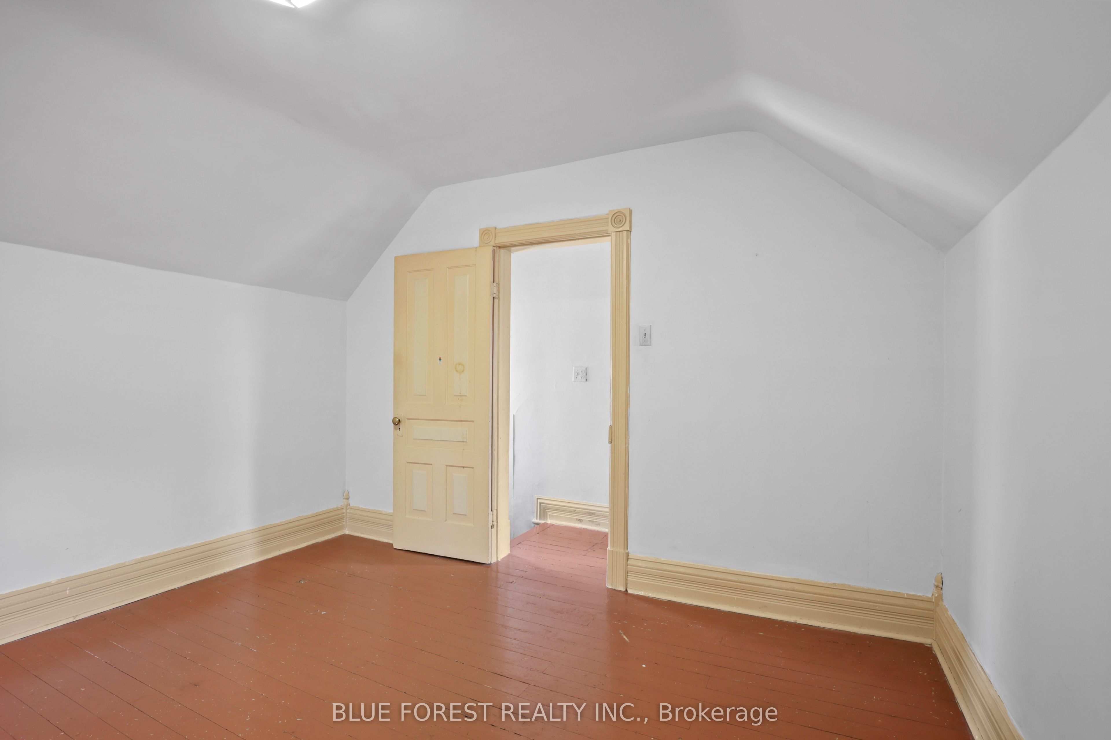 305 St Clair Street Property Photo 24