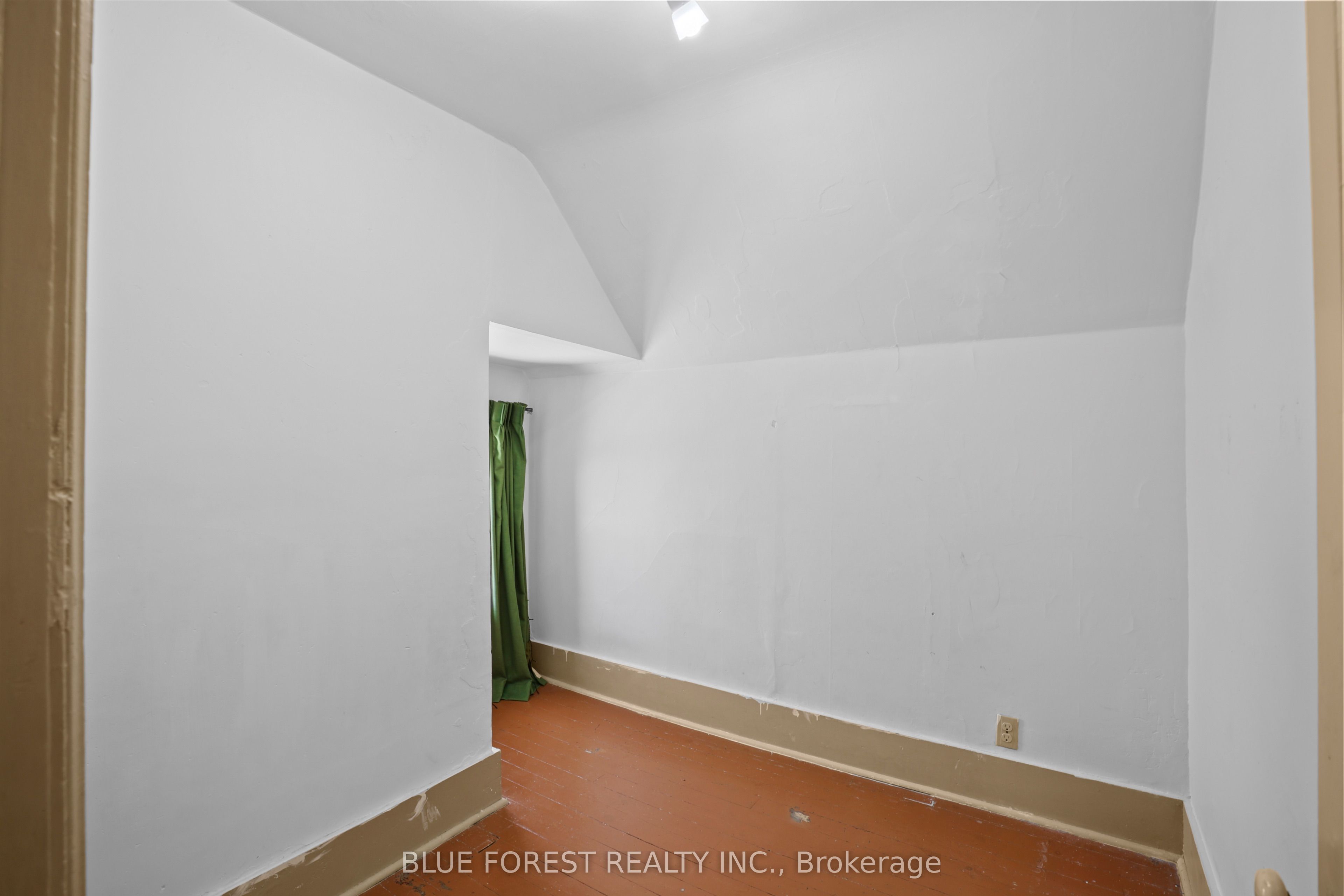 305 St Clair Street Property Photo 25